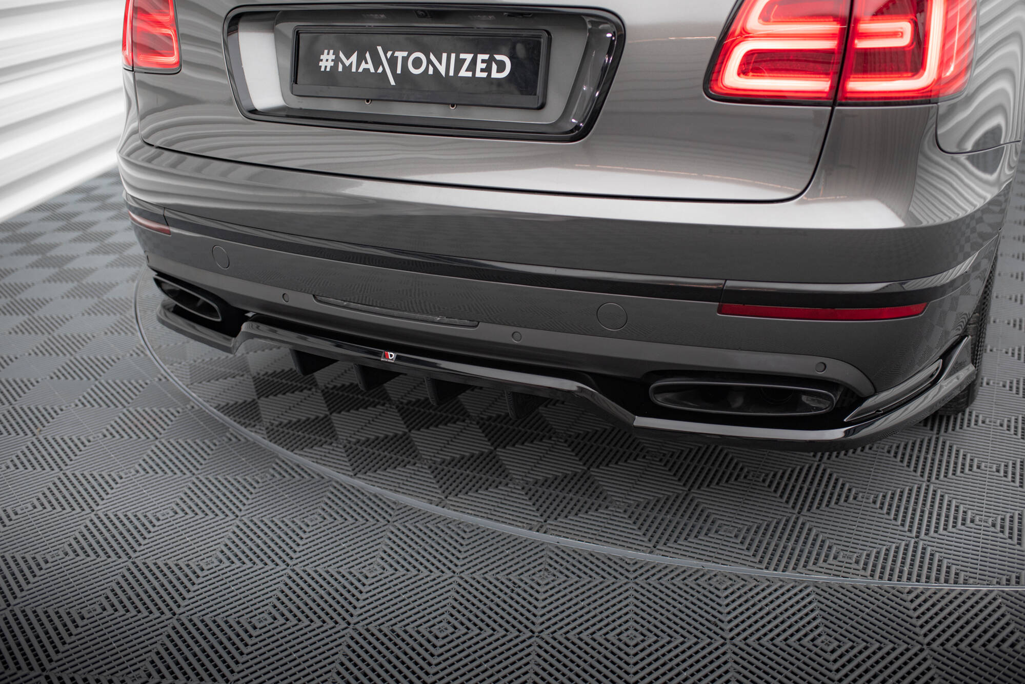 Rear Splitter (with vertical bars) Bentley Bentayga Mk1 - Image 2