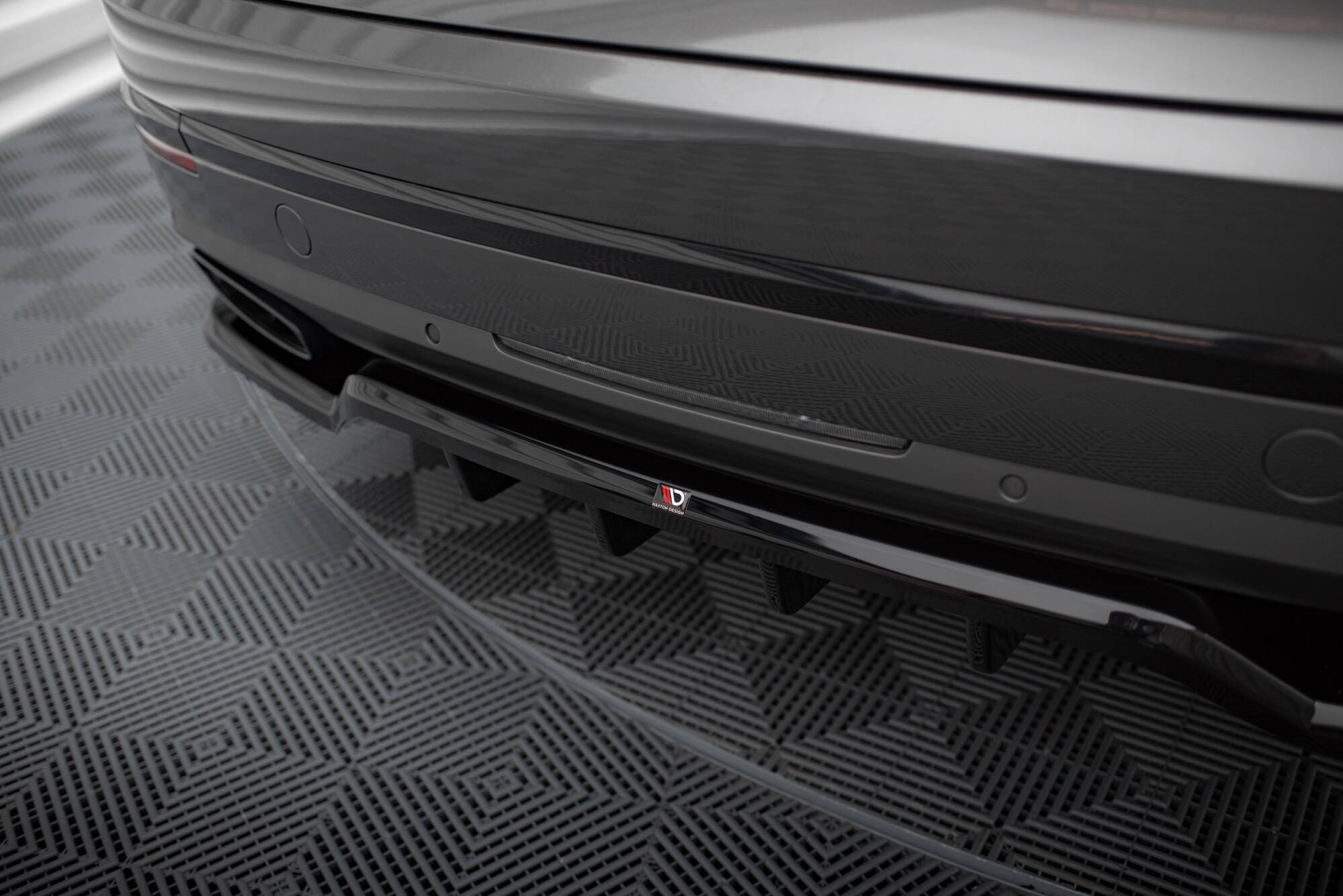 Rear Splitter (with vertical bars) Bentley Bentayga Mk1 - Image 3