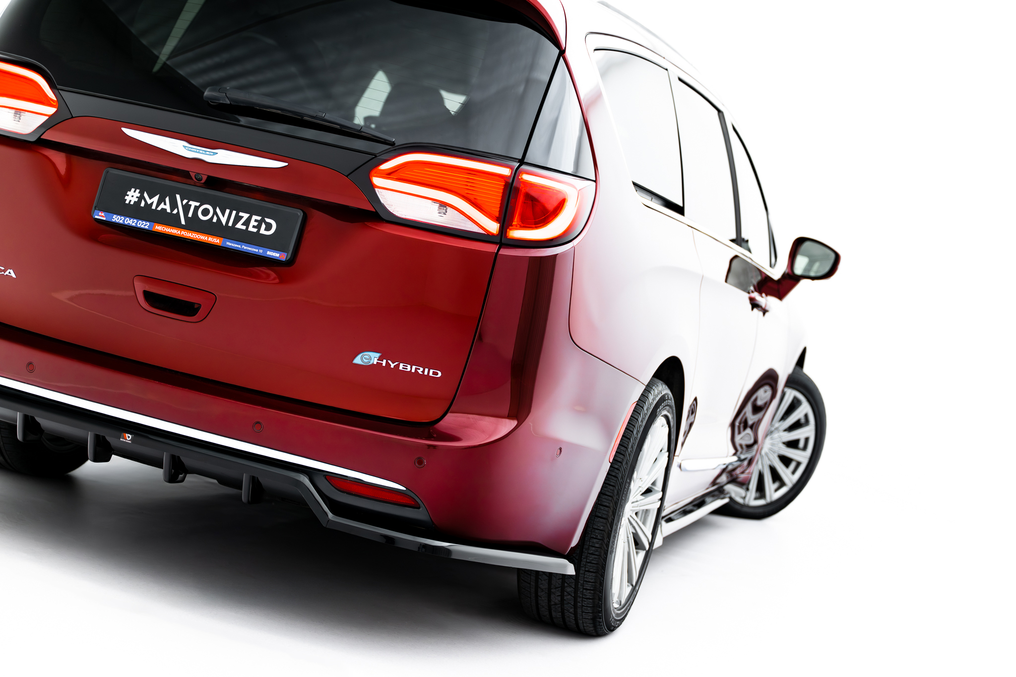 Rear Splitter (with vertical bars) Chrysler Pacifica Mk2 - Image 3