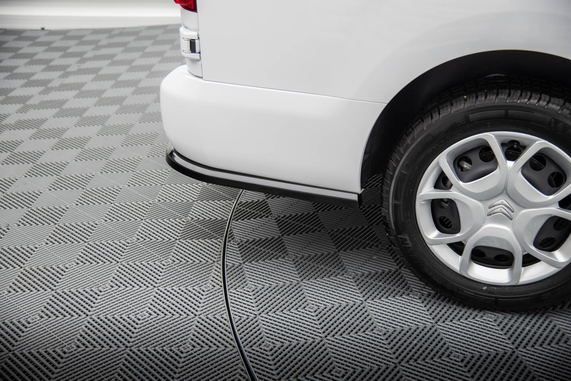 Rear Splitter (with vertical bars) Citroen Jumpy L3 Mk3 - Image 5