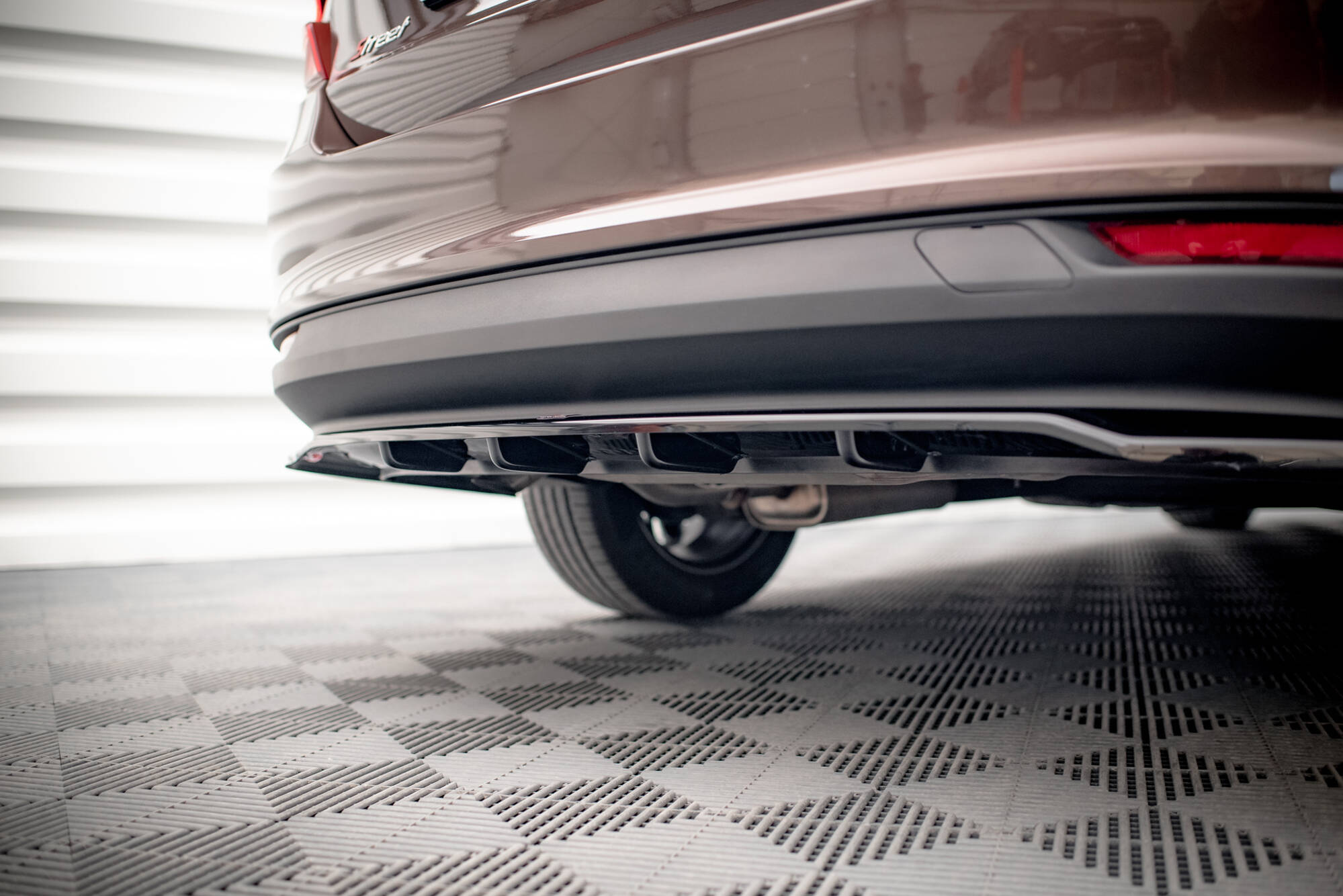 Rear Splitter (with vertical bars) Fiat Tipo S Sedan Mk1 - Image 7