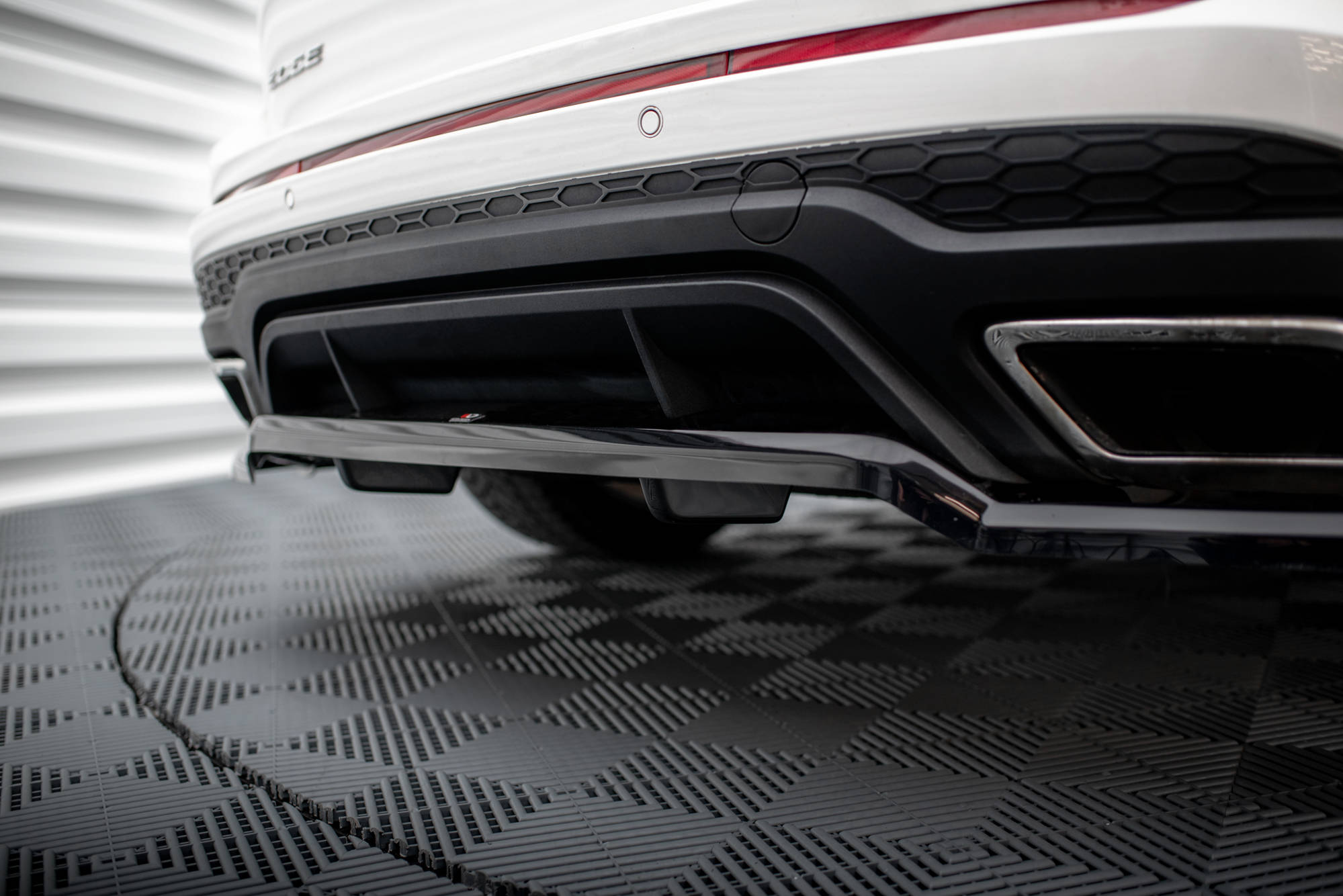 Rear Splitter (with vertical bars) Ford Edge Sport Mk2 - Image 3