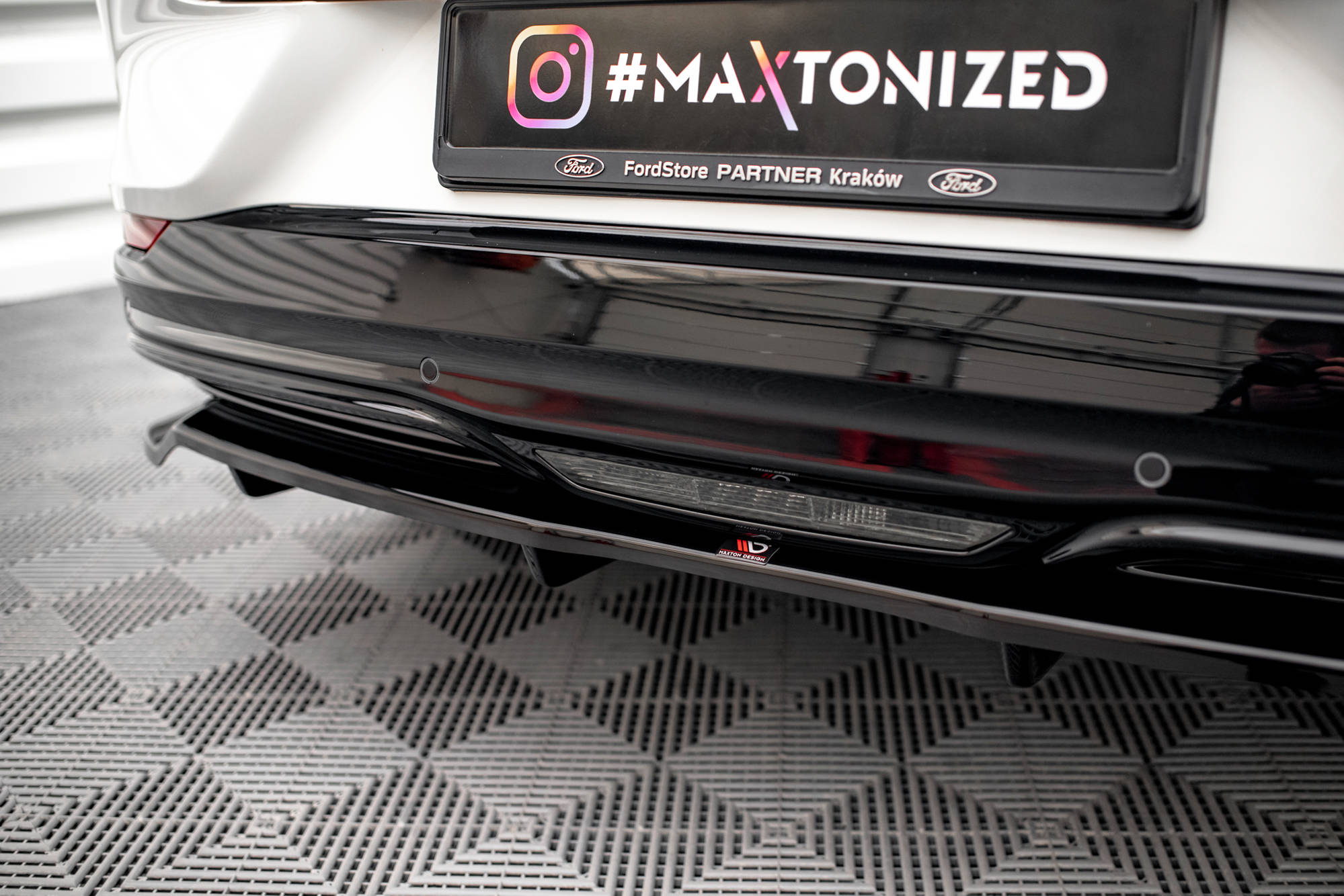 Rear Splitter (with vertical bars) Ford Mustang Mach-E Mk1 - Image 2