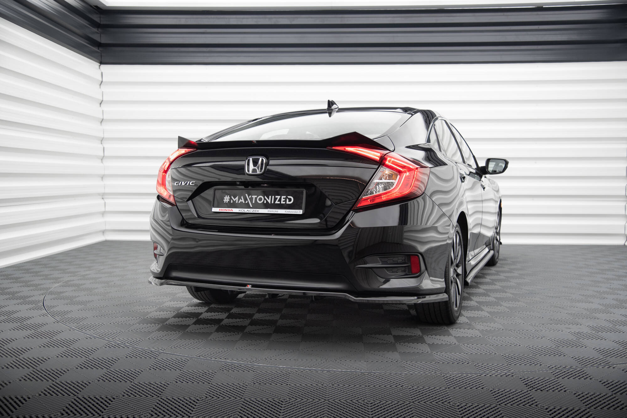 Rear Splitter (with vertical bars) Honda Civic Mk10 - Image 2
