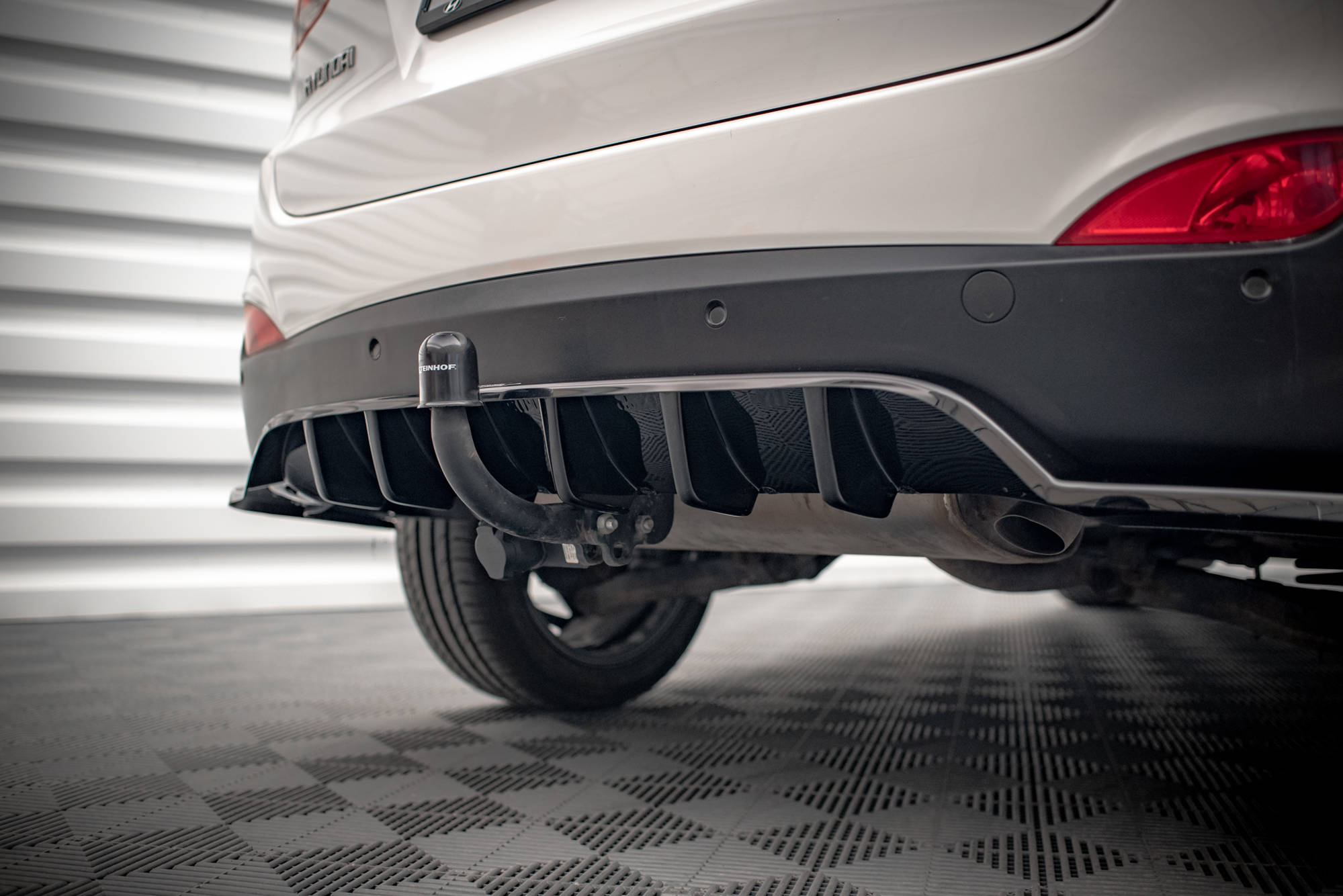 Rear Splitter (with vertical bars) Hyundai ix35 Mk1 - Image 5