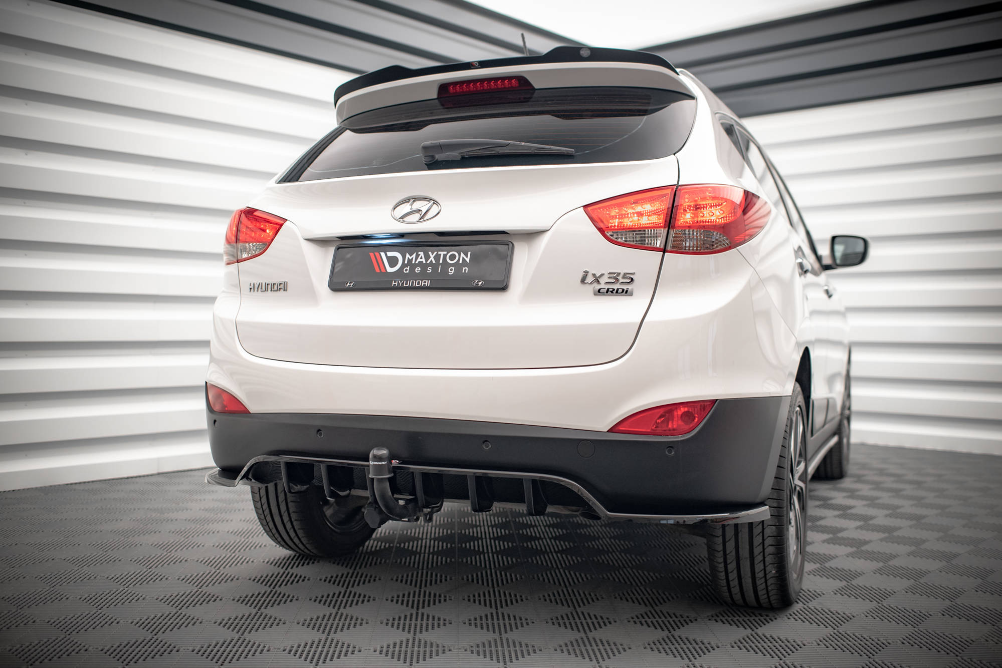 Rear Splitter (with vertical bars) Hyundai ix35 Mk1 - Image 3