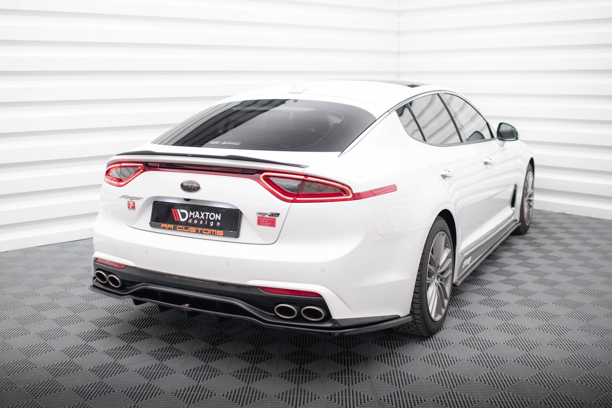 Rear Splitter (with vertical bars) Kia Stinger Mk1 - Image 2