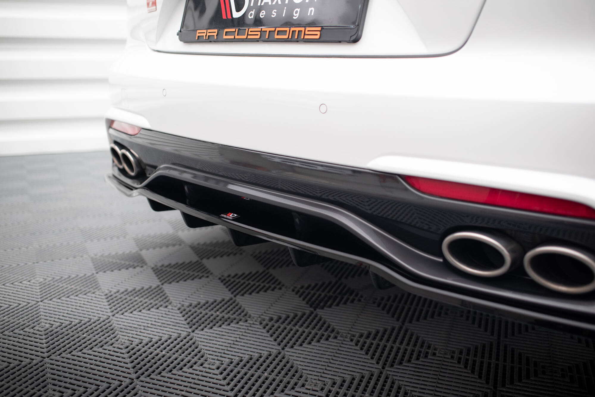 Rear Splitter (with vertical bars) Kia Stinger Mk1 - Image 3