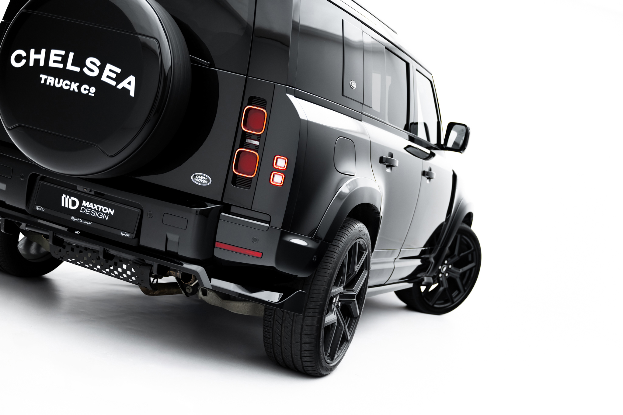 Rear Splitter (with vertical bars) Land Rover Defender Mk4 - Image 4