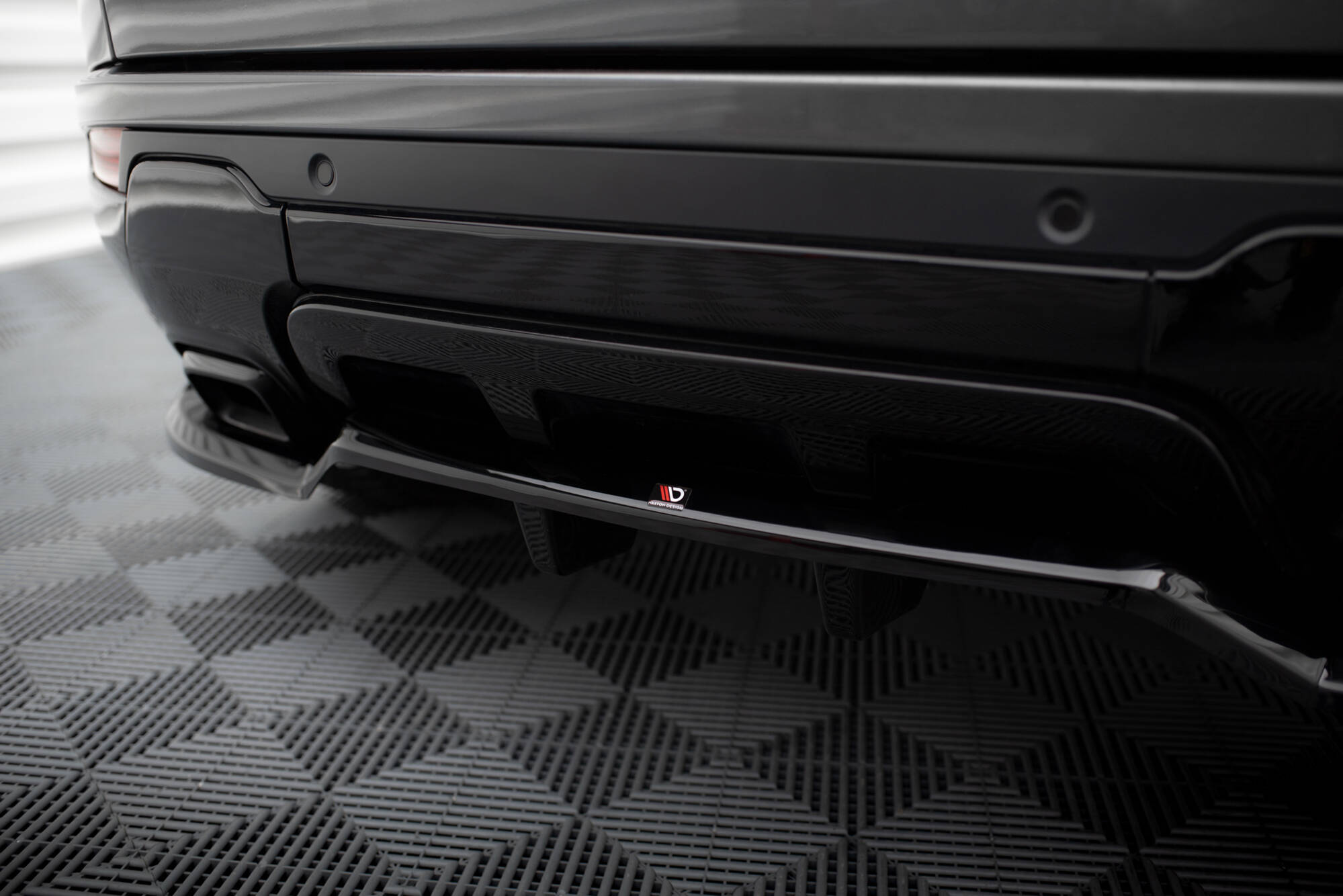 Rear Splitter (with vertical bars) Land Rover Range Rover Evoque HSE Dynamic Mk1 Facelift - Image 3