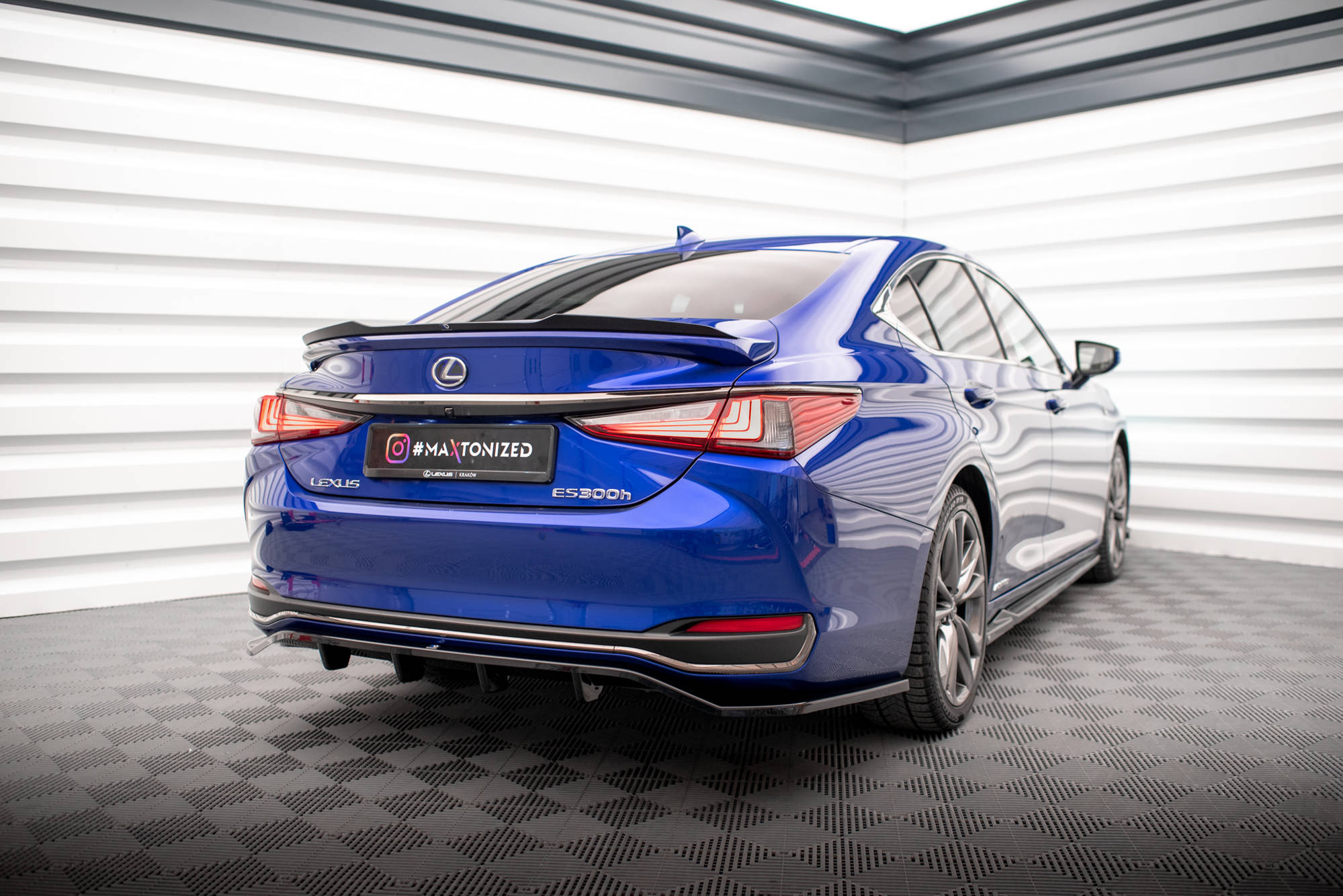 Rear Splitter (with vertical bars) Lexus ES F Sport Mk7 - Image 2
