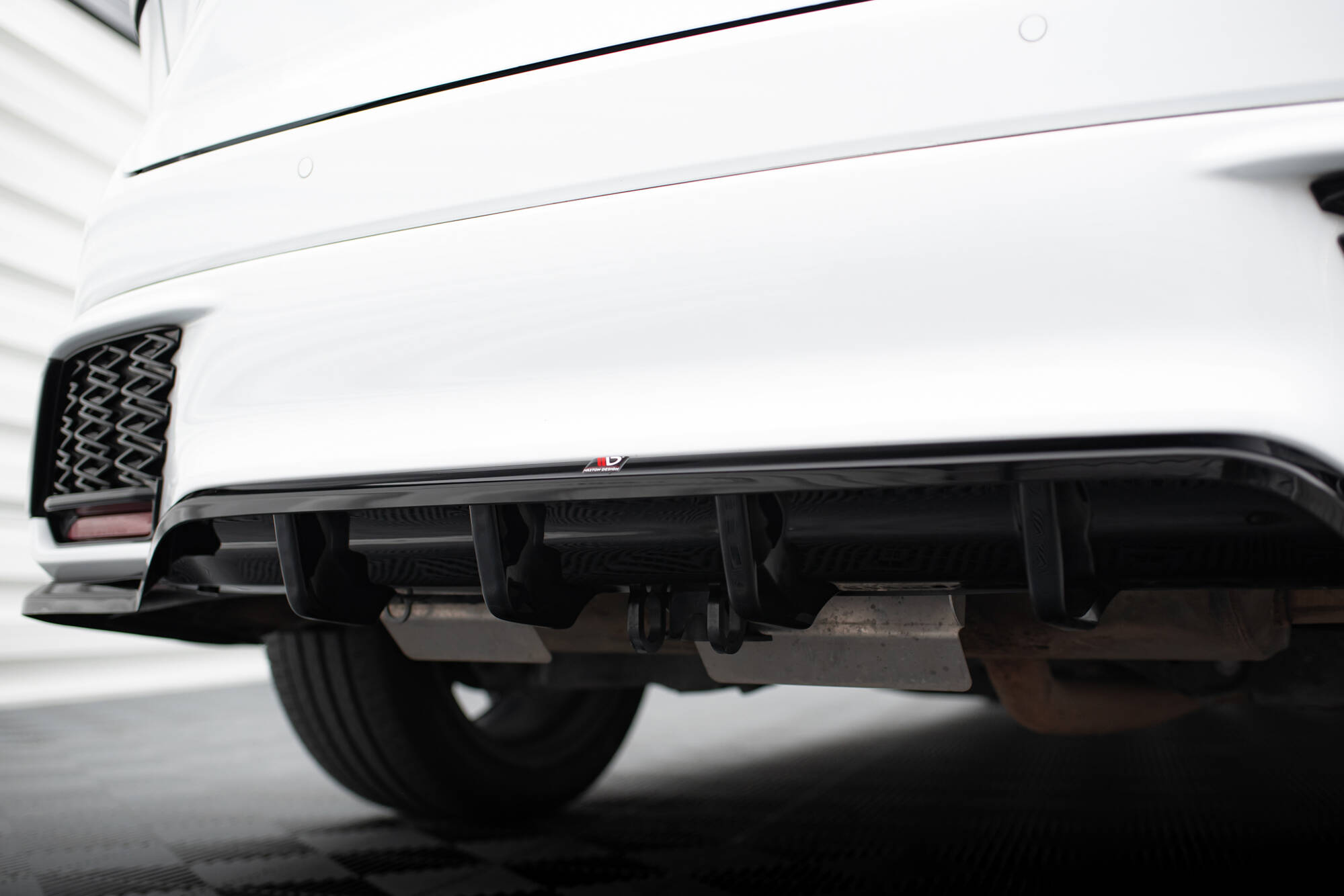 Rear Splitter (with vertical bars) Lexus RX F-Sport Mk5 - Image 4