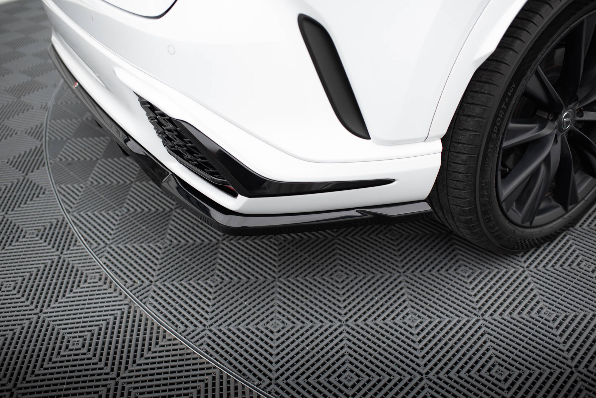 Rear Splitter (with vertical bars) Lexus RX F-Sport Mk5 - Image 5