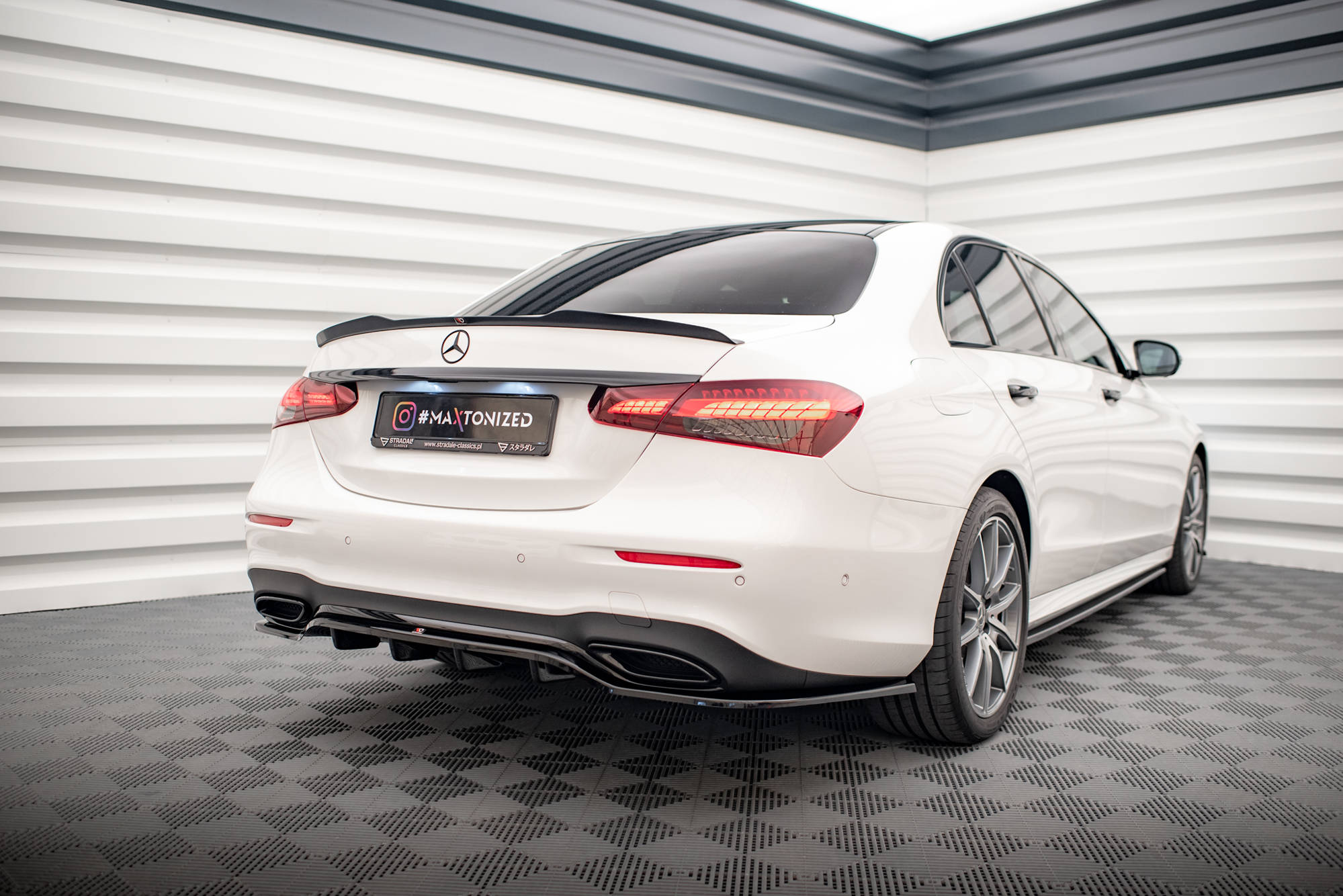 Rear Splitter (with vertical bars) Mercedes-Benz E AMG-Line Sedan W213 Facelift - Image 2