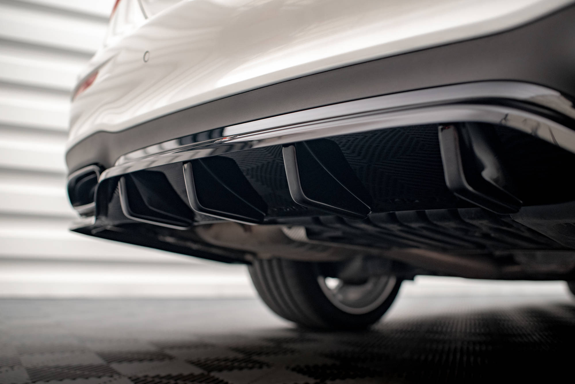 Rear Splitter (with vertical bars) Mercedes-Benz E AMG-Line Sedan W213 Facelift - Image 4