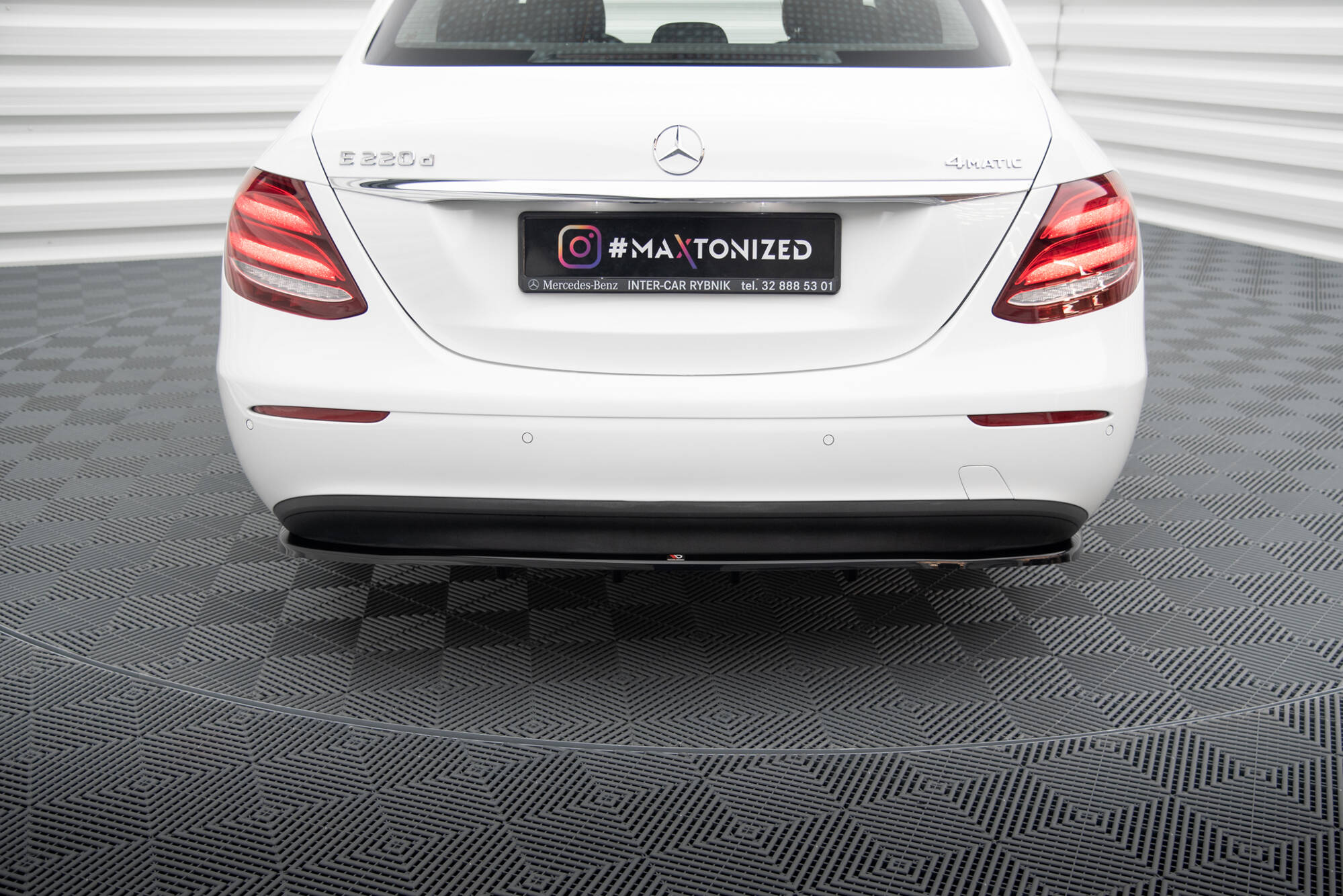 Rear Splitter (with vertical bars) Mercedes-Benz E W213 - Image 3
