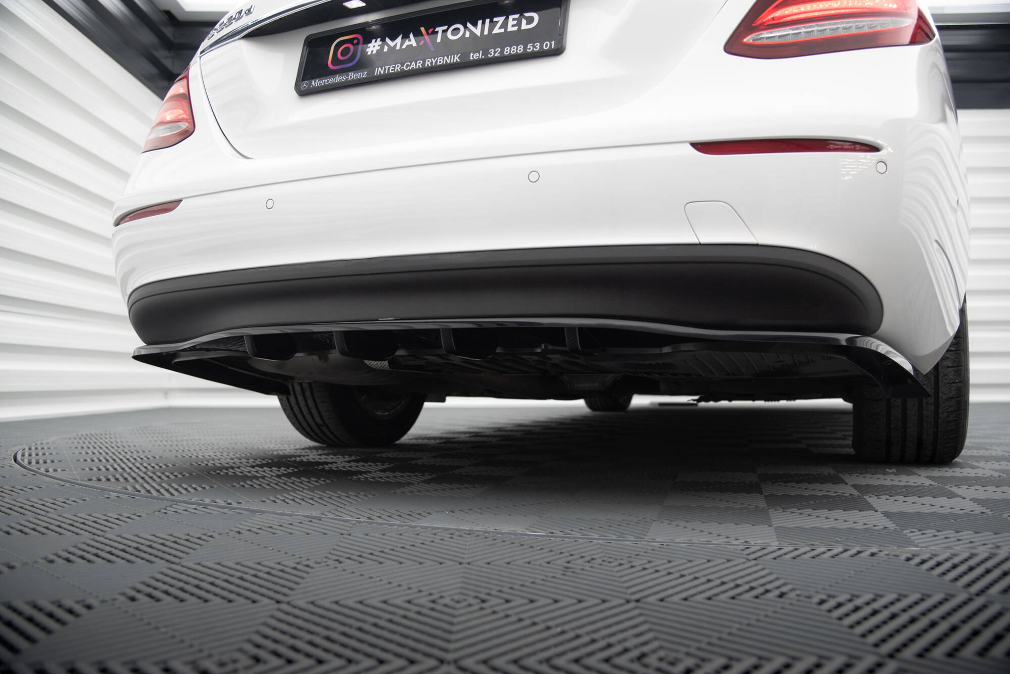 Rear Splitter (with vertical bars) Mercedes-Benz E W213 - Image 2