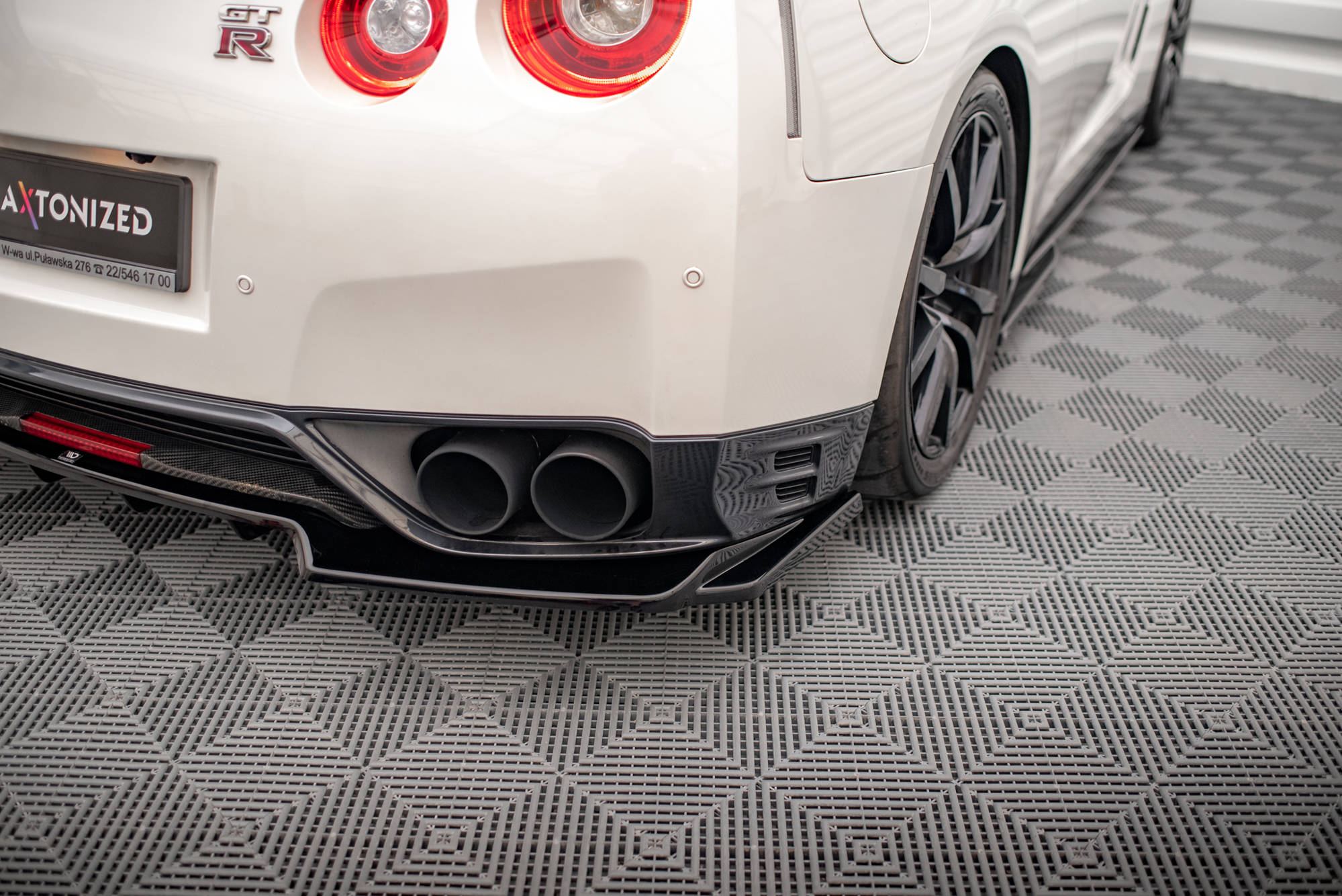 Rear Splitter (with vertical bars) Nissan GTR R35 Facelift - Image 2