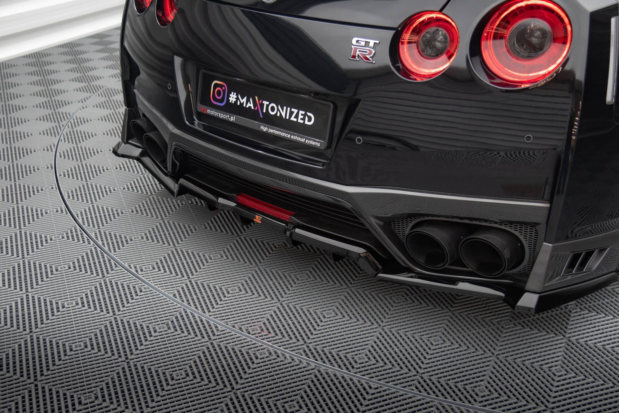 Rear Splitter (with vertical bars) Nissan GTR R35 Facelift - Image 2