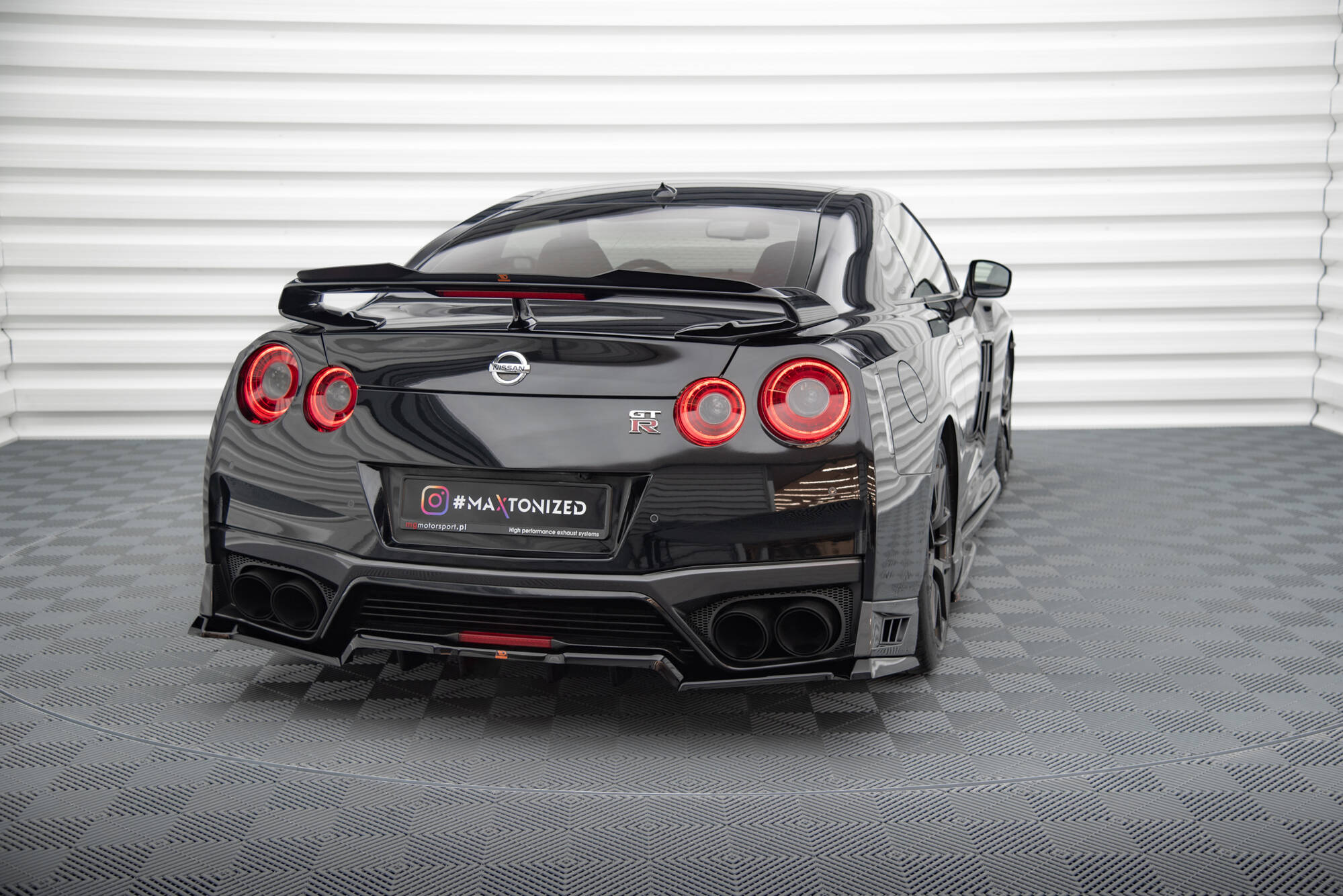 Rear Splitter (with vertical bars) Nissan GTR R35 Facelift - Image 3