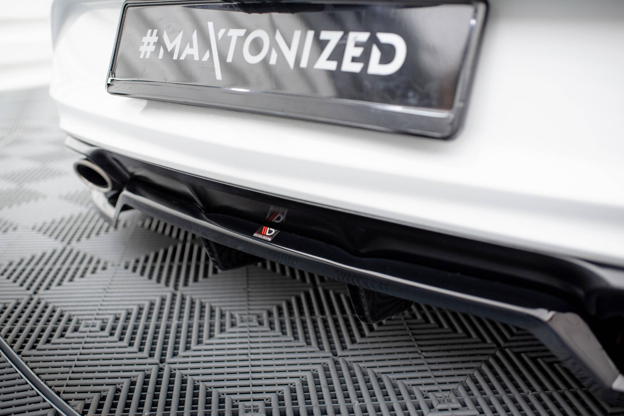 Rear Splitter (with vertical bars) Opel Cascada - Image 3