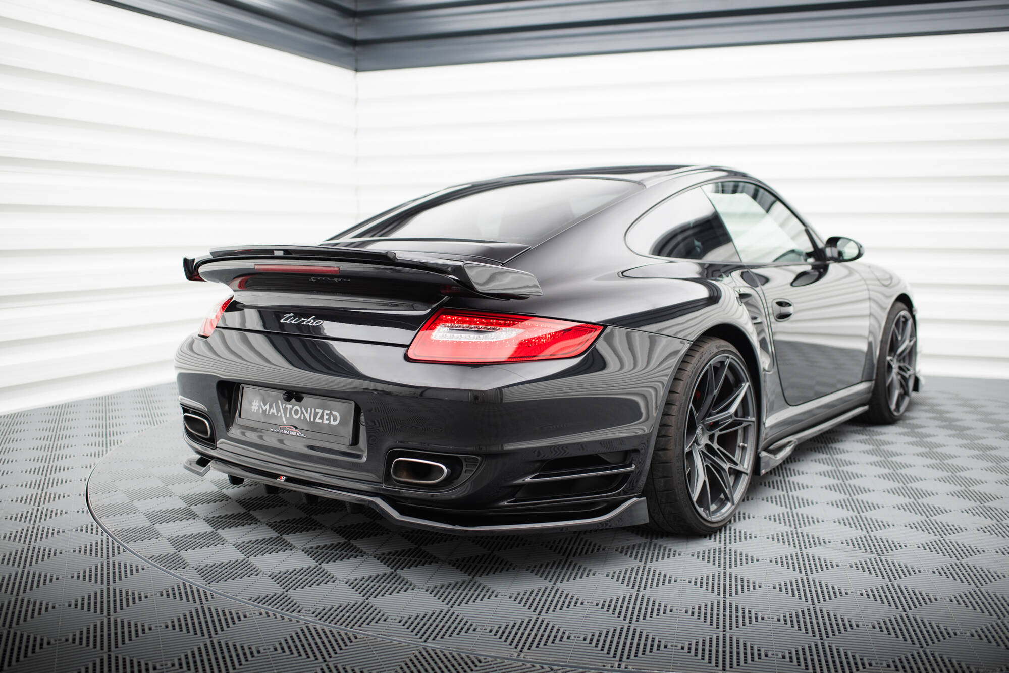 Rear Splitter (with vertical bars) Porsche 911 Turbo 997 - Image 2