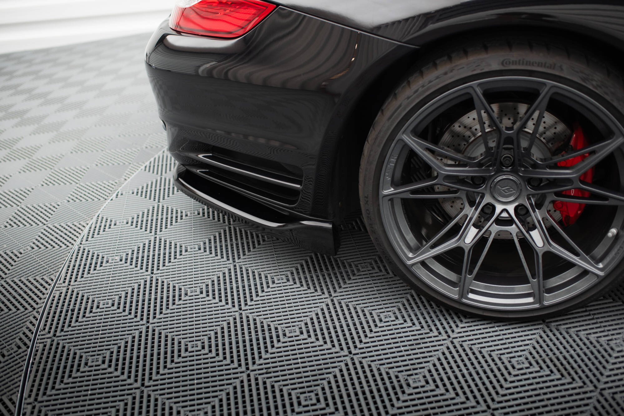 Rear Splitter (with vertical bars) Porsche 911 Turbo 997 - Image 4