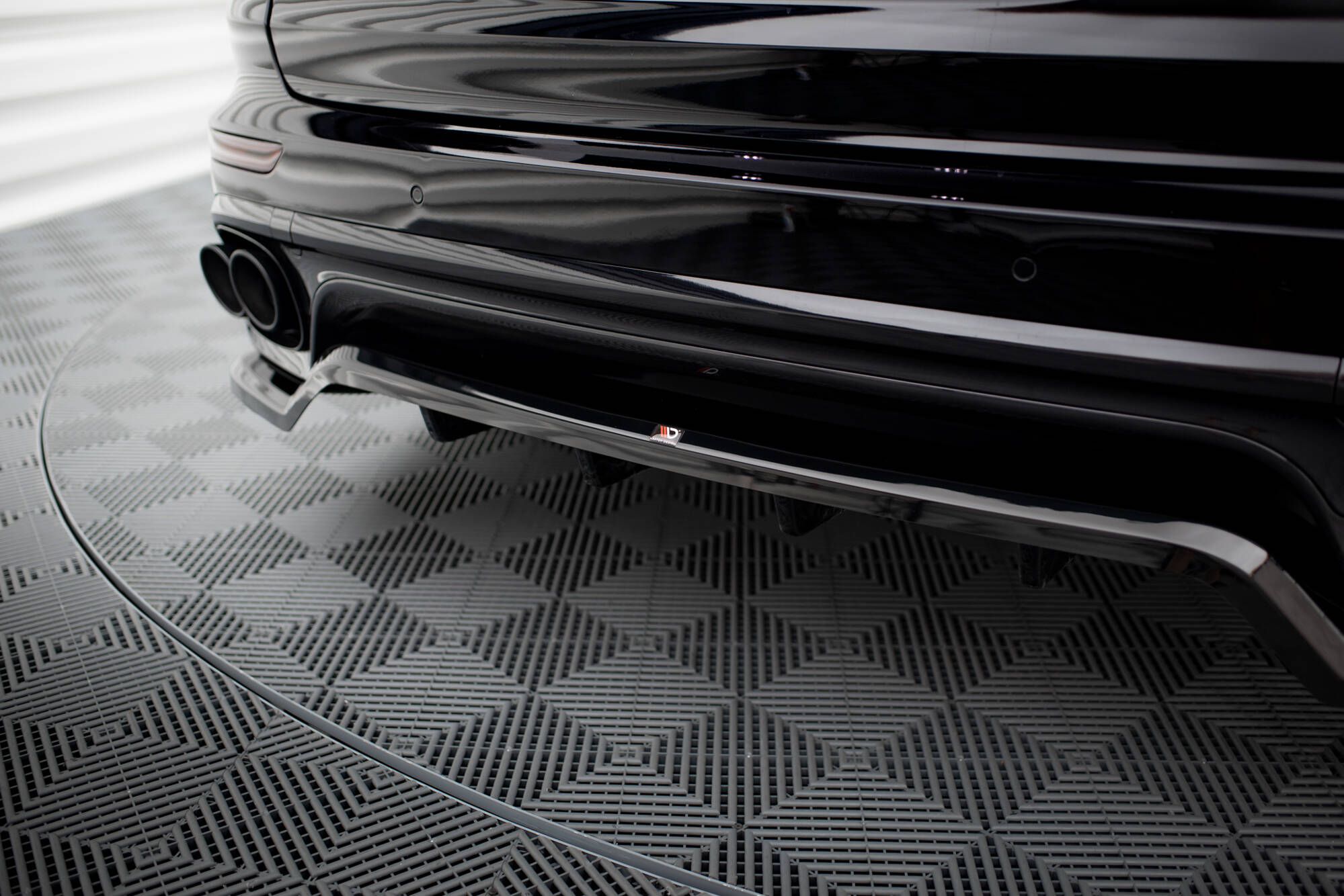 Rear Splitter (with vertical bars) Porsche Cayenne Mk2 Facelift - Image 3