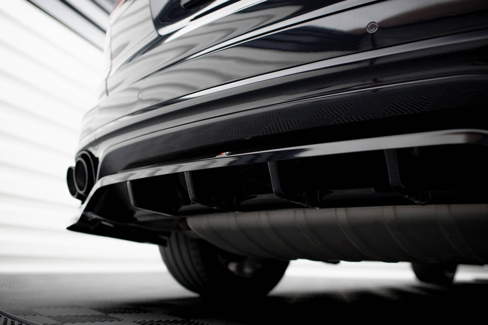 Rear Splitter (with vertical bars) Porsche Cayenne Mk2 Facelift - Image 5