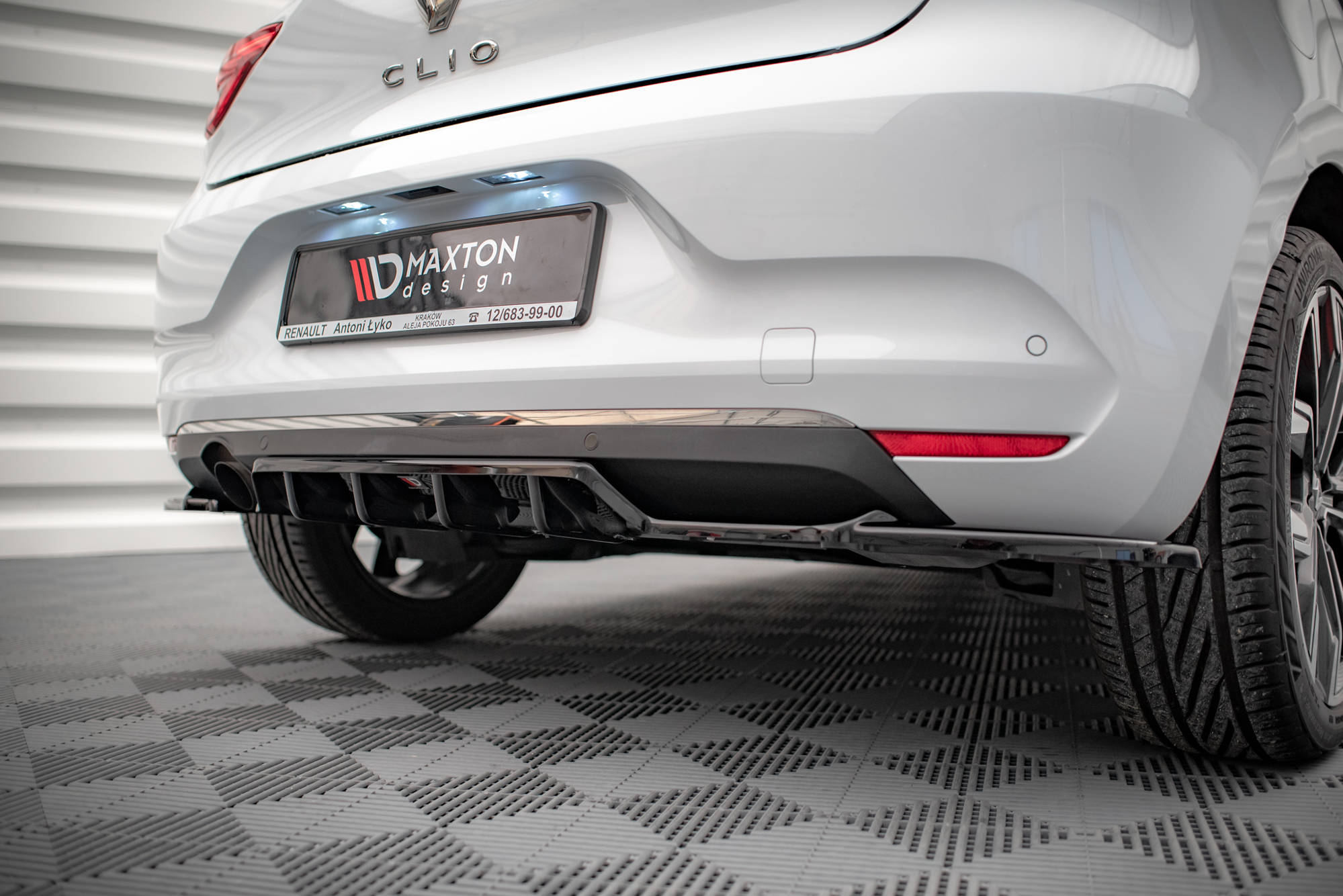 Rear Splitter (with vertical bars) Renault Clio Mk5 - Image 3