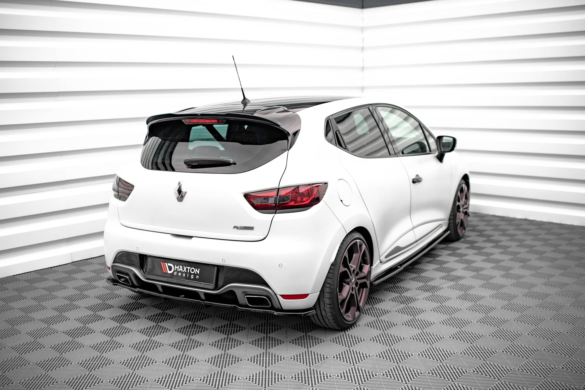 Rear Splitter (with vertical bars) Renault Clio RS Mk4 - Image 2