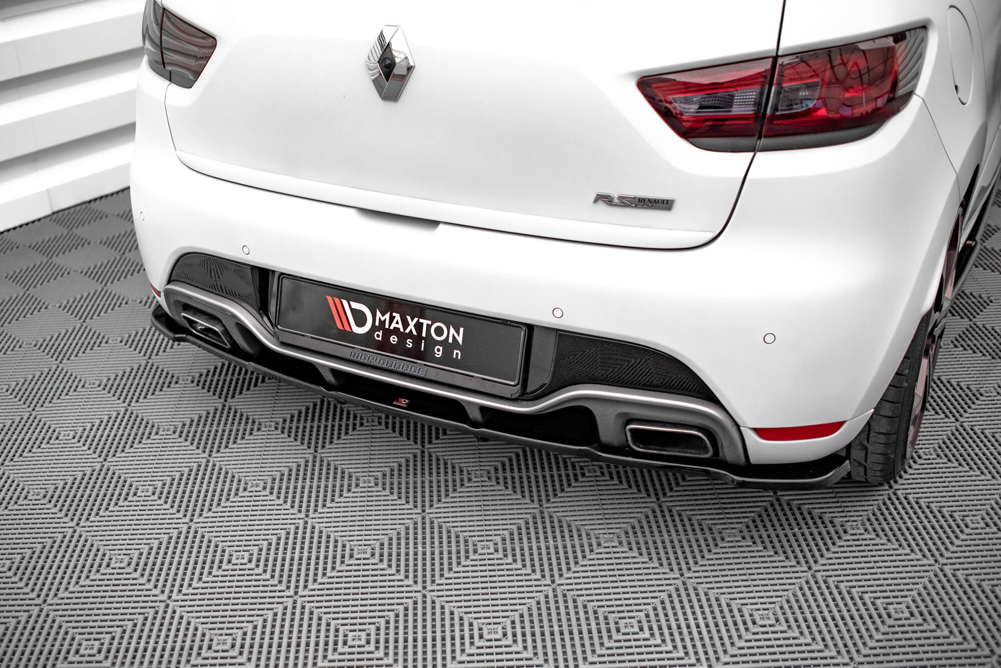 Rear Splitter (with vertical bars) Renault Clio RS Mk4 - Image 3