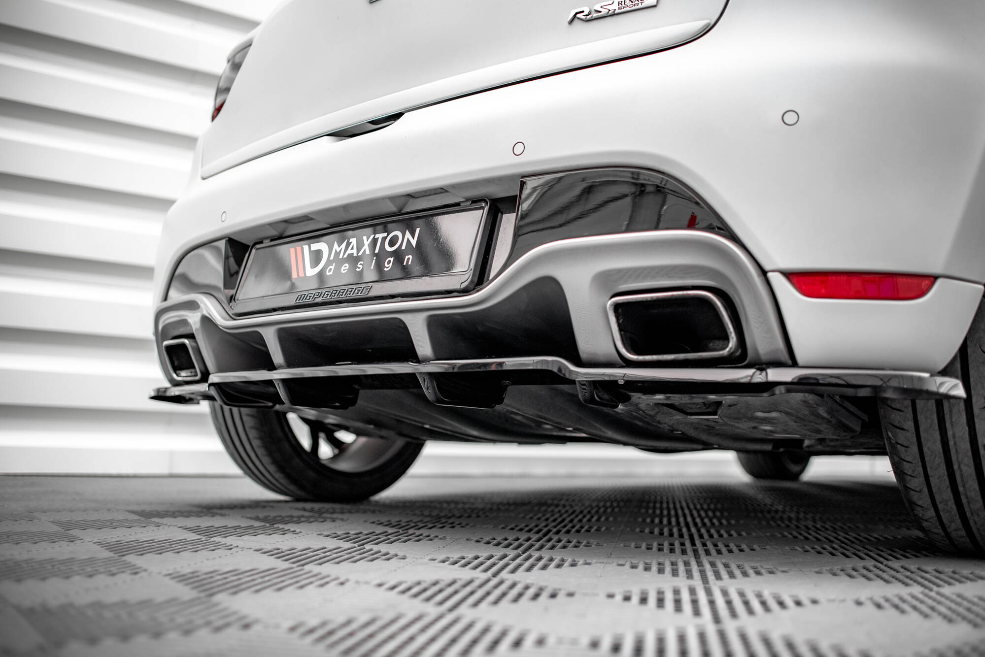 Rear Splitter (with vertical bars) Renault Clio RS Mk4 - Image 4