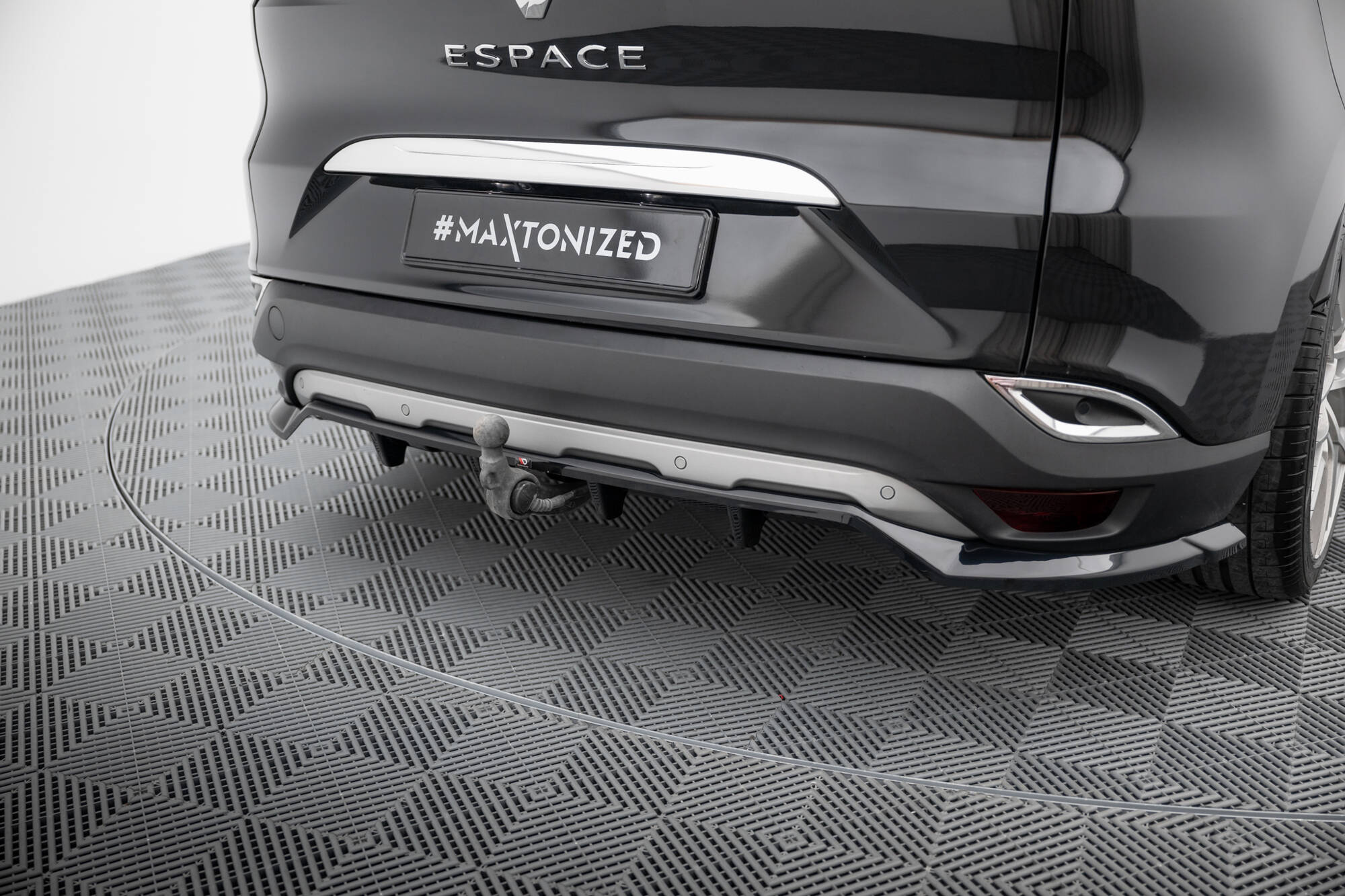 Rear Splitter (with vertical bars) Renault Espace Mk5 - Image 2