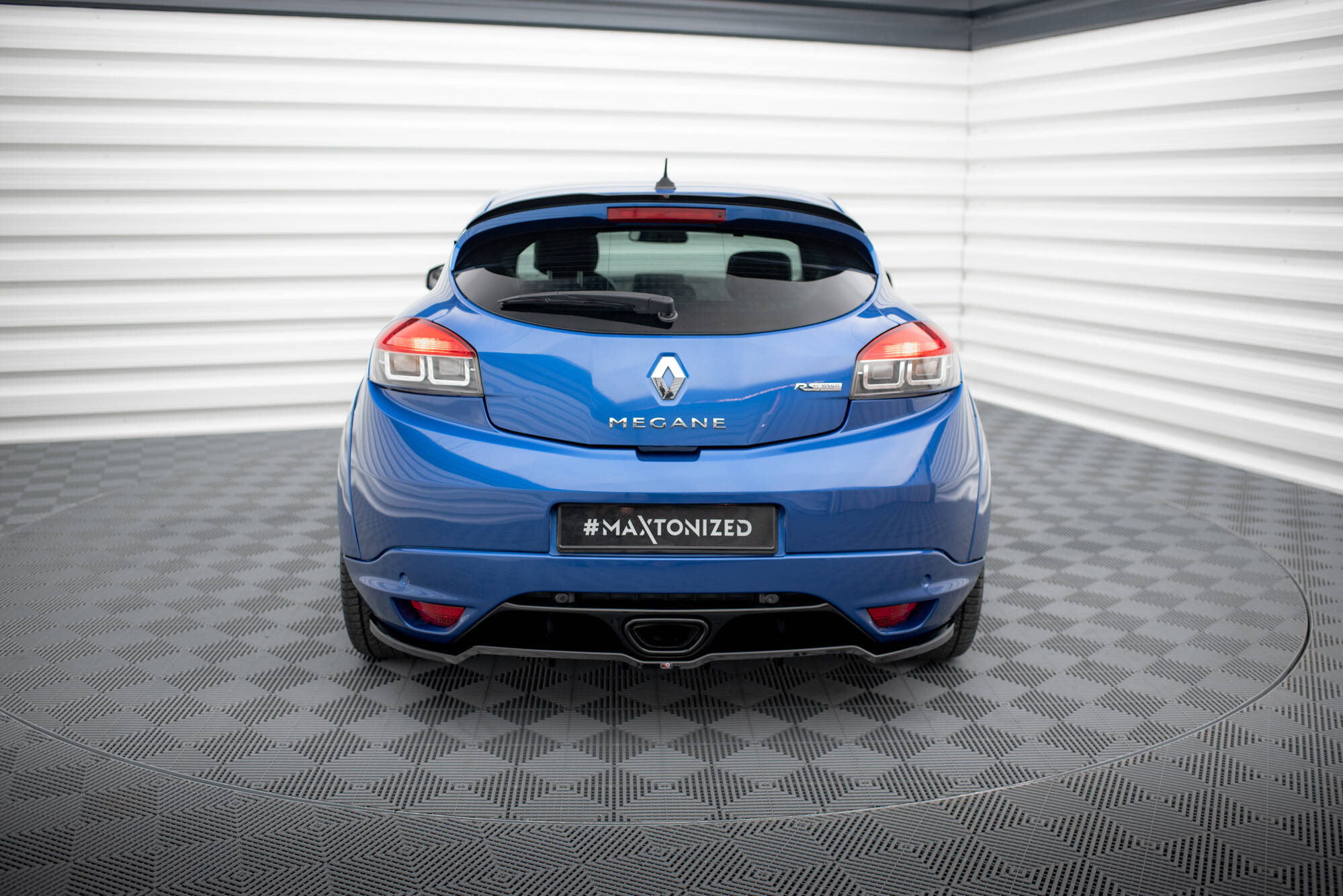Rear Splitter (with vertical bars) Renault Megane RS Mk3 - Image 2