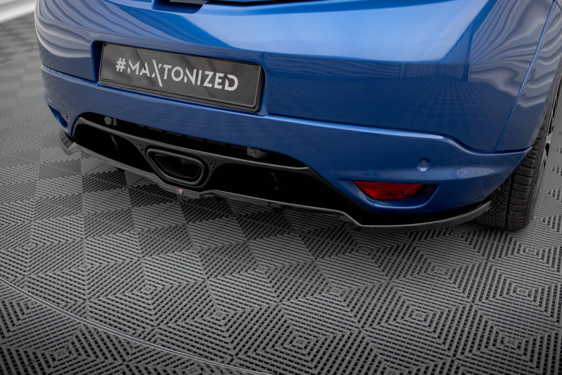 Rear Splitter (with vertical bars) Renault Megane RS Mk3 - Image 3