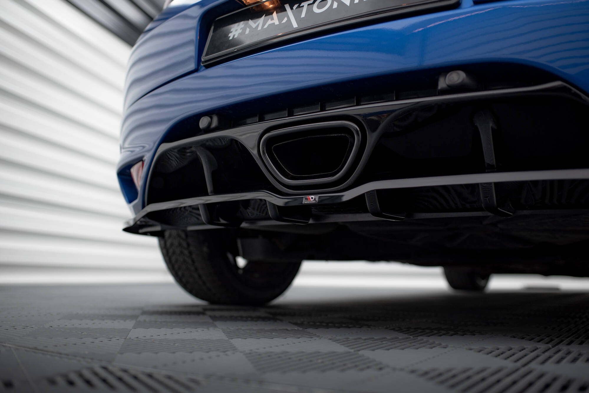 Rear Splitter (with vertical bars) Renault Megane RS Mk3 - Image 6
