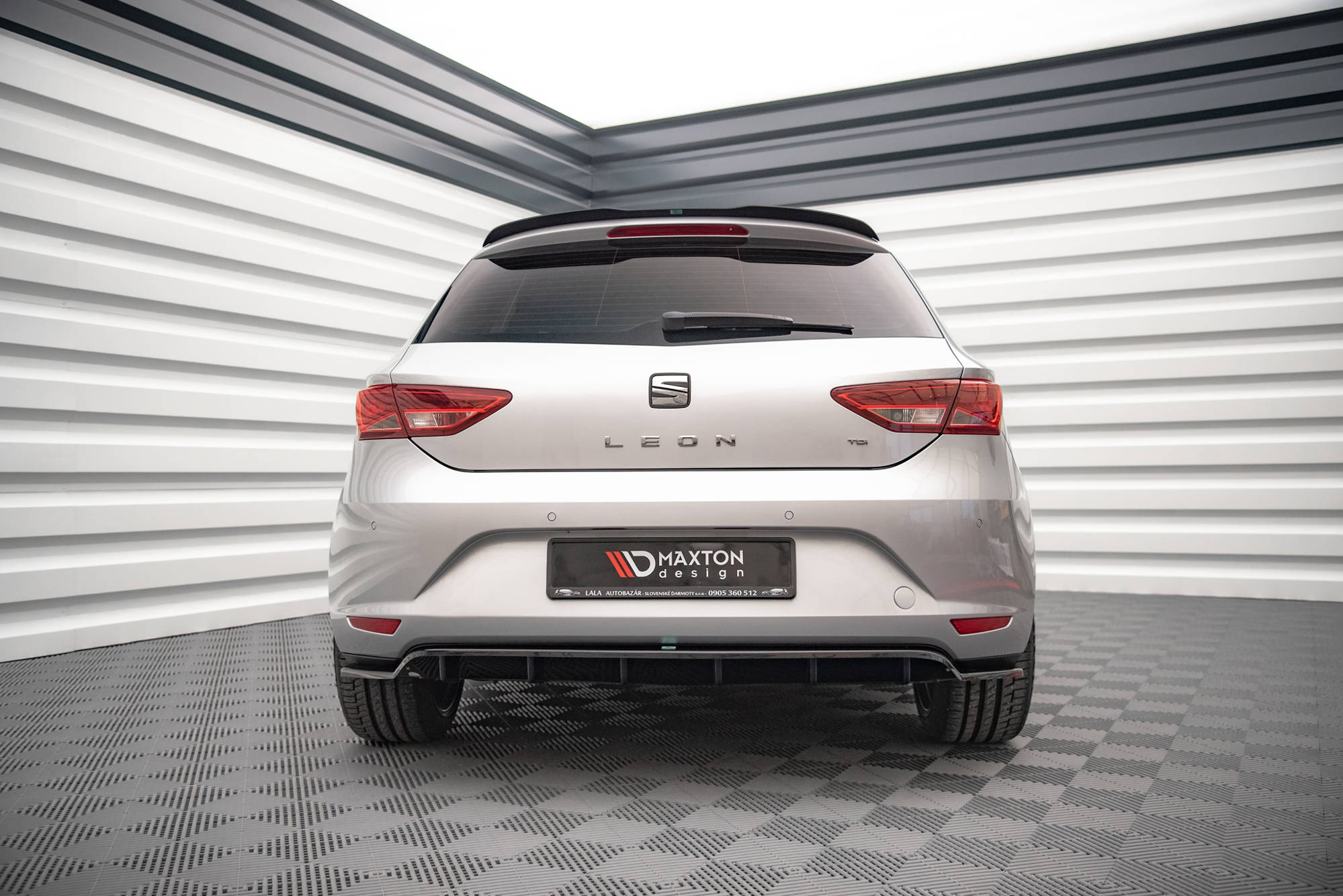 Rear Splitter (with vertical bars) Seat Leon Hatchback Mk3 - Image 2