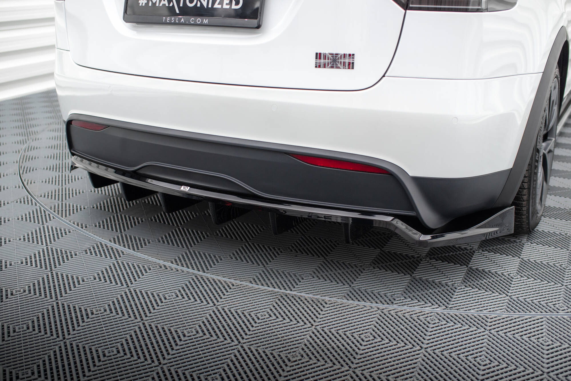Rear Splitter (with vertical bars) Tesla Model X Mk1 Facelift - Image 3