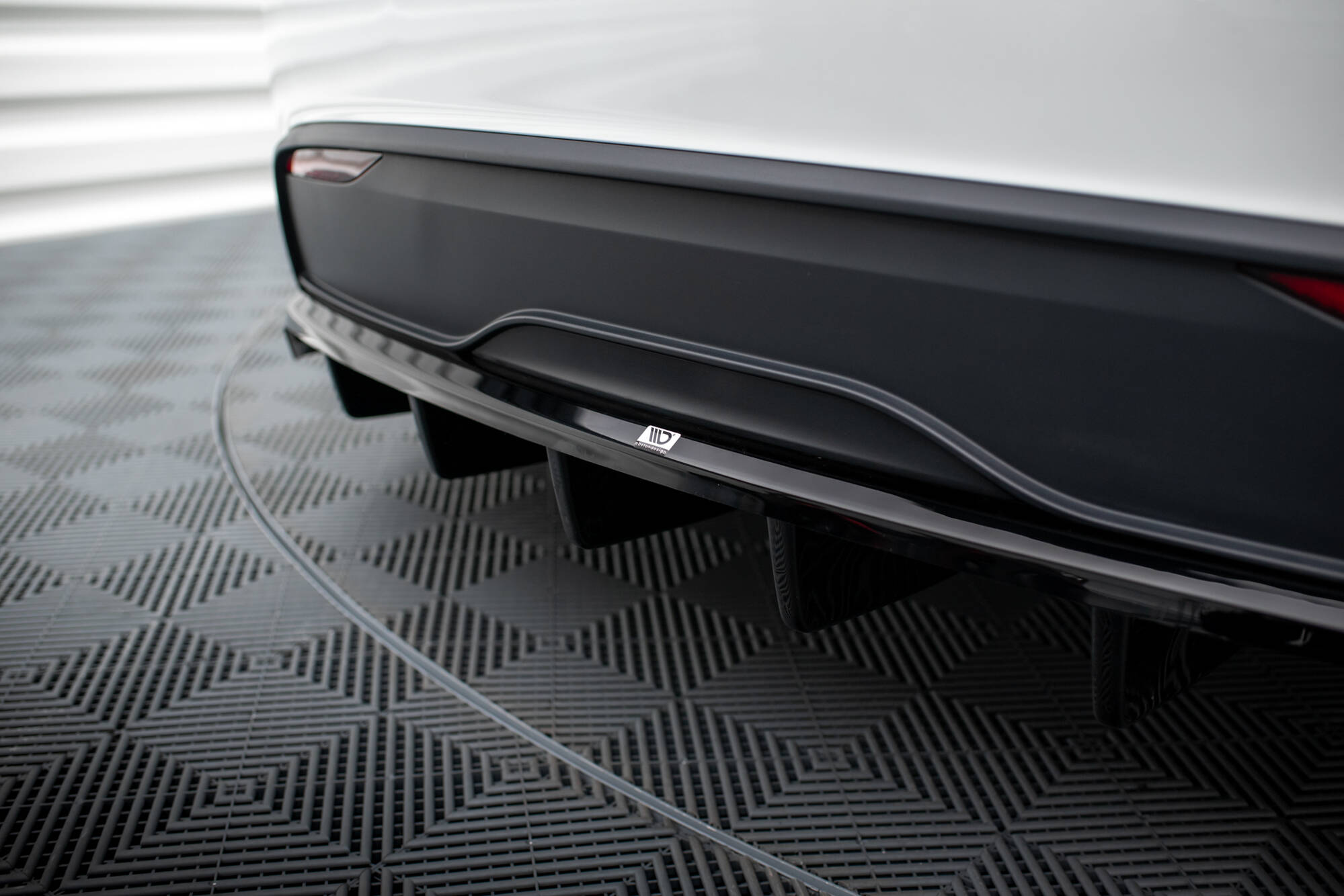 Rear Splitter (with vertical bars) Tesla Model X Mk1 Facelift - Image 4