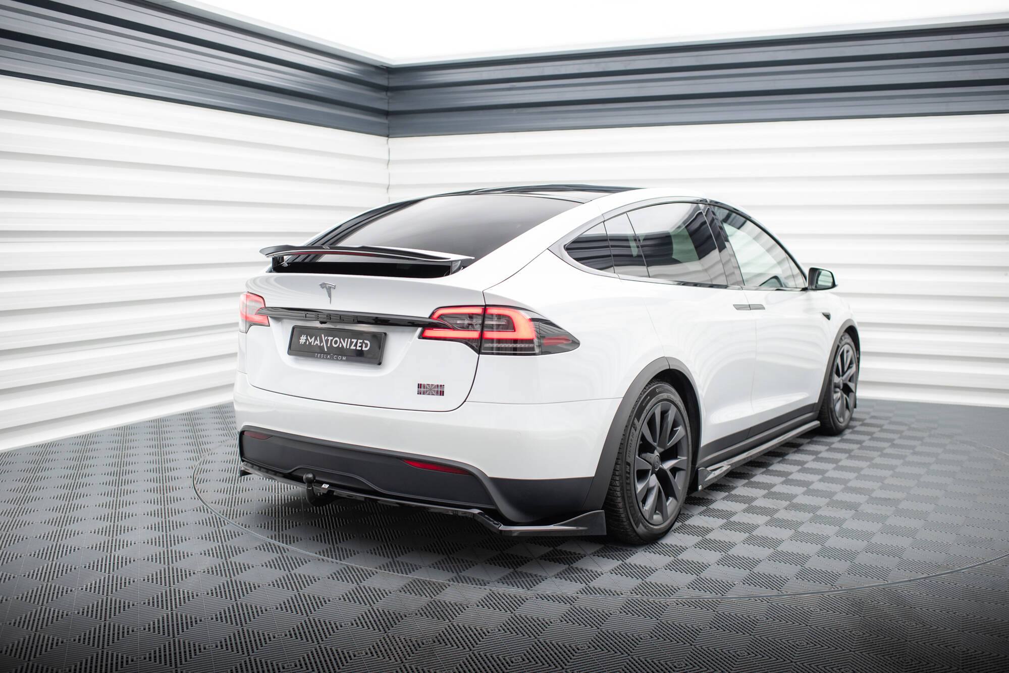 Rear Splitter (with vertical bars) Tesla Model X Mk1 Facelift - Image 2