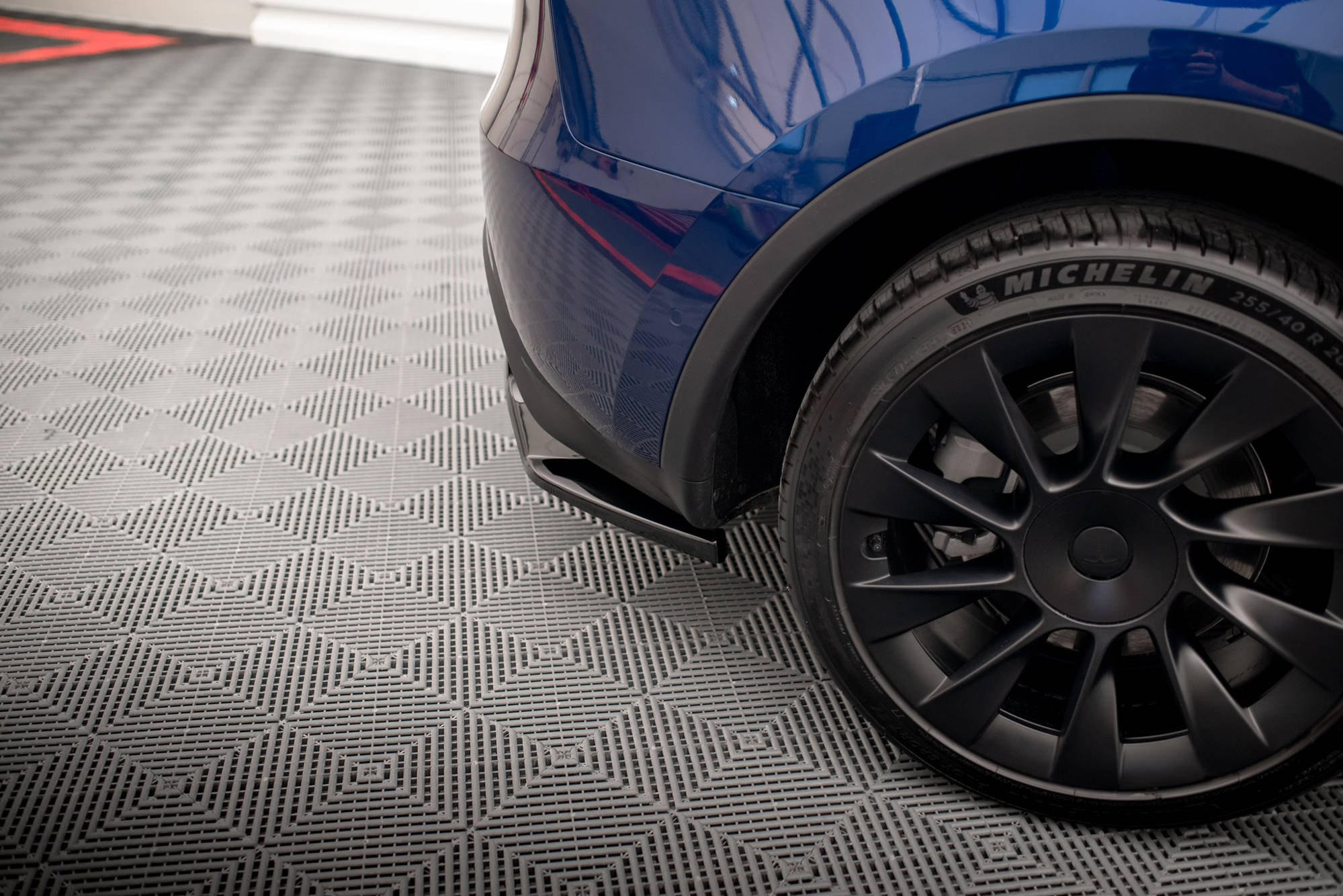 Rear Splitter (with vertical bars) Tesla Model Y - Image 2