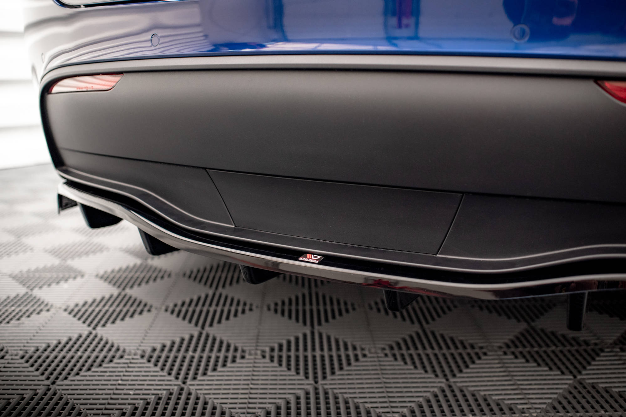 Rear Splitter (with vertical bars) Tesla Model Y - Image 3