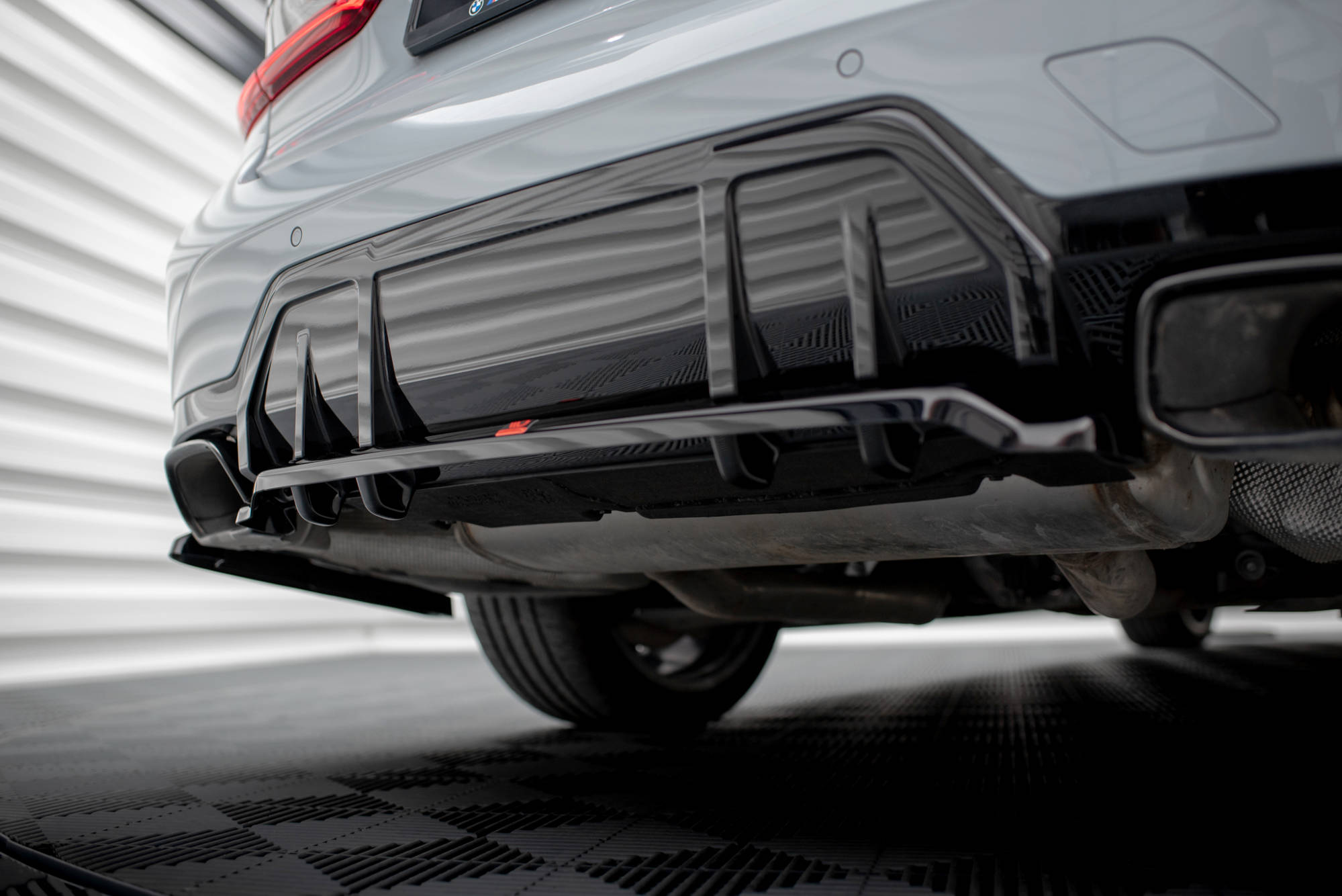 Rear Splitter (with vertical bars) V.1 BMW M340i G20 / G21 Facelift - Image 2