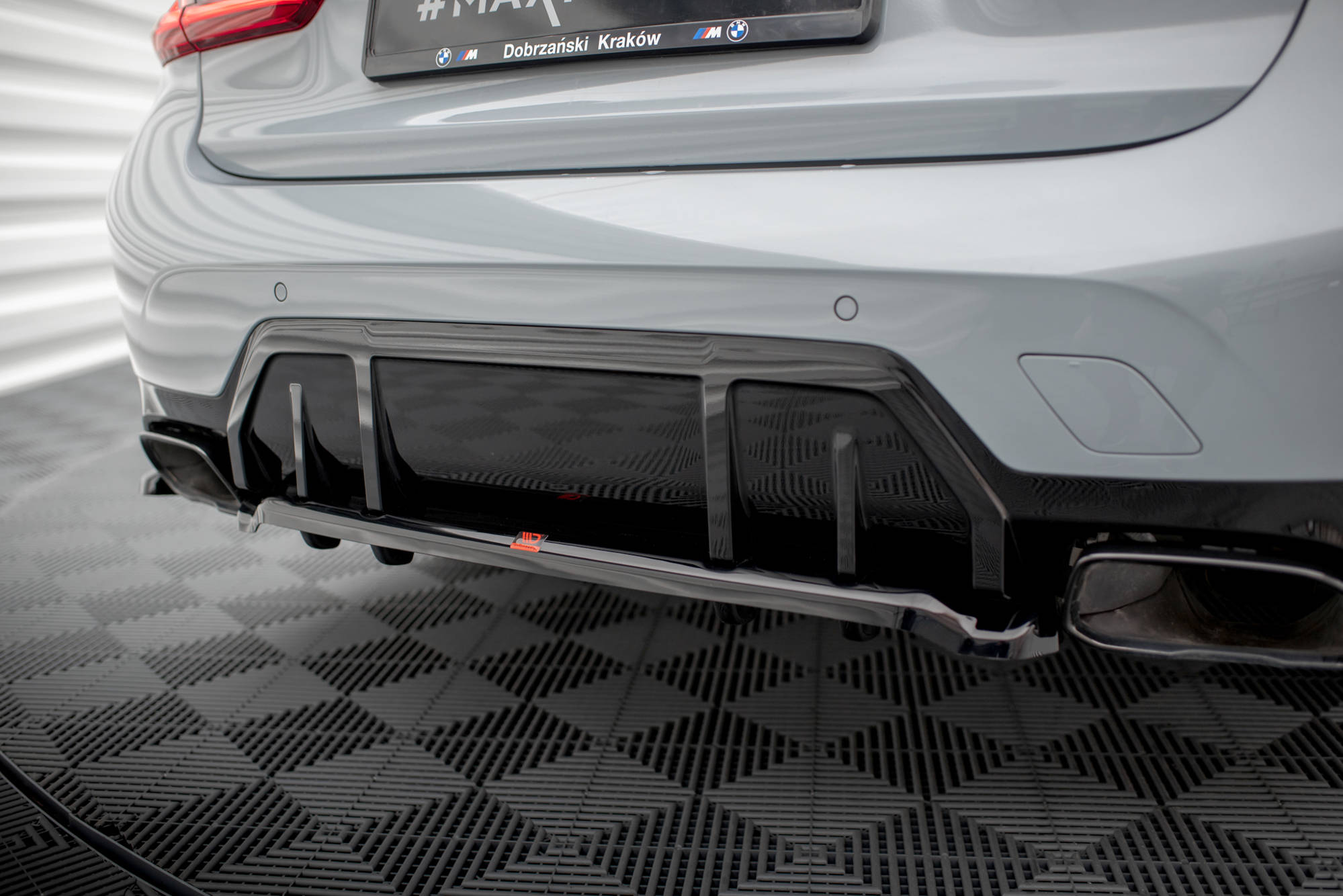 Rear Splitter (with vertical bars) V.1 BMW M340i G20 / G21 Facelift - Image 4