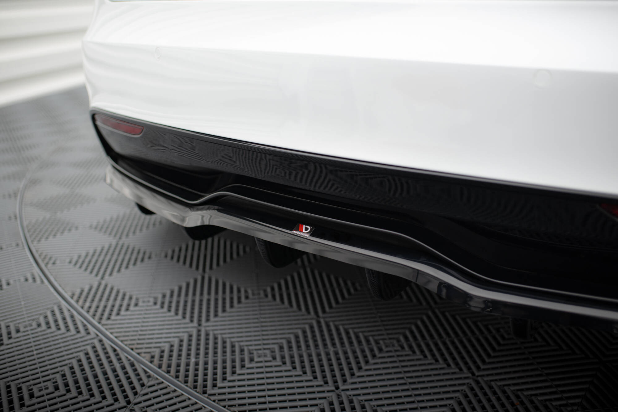 Rear Splitter (with vertical bars) V.1 Tesla Model S Plaid Mk1 Facelift - Image 3