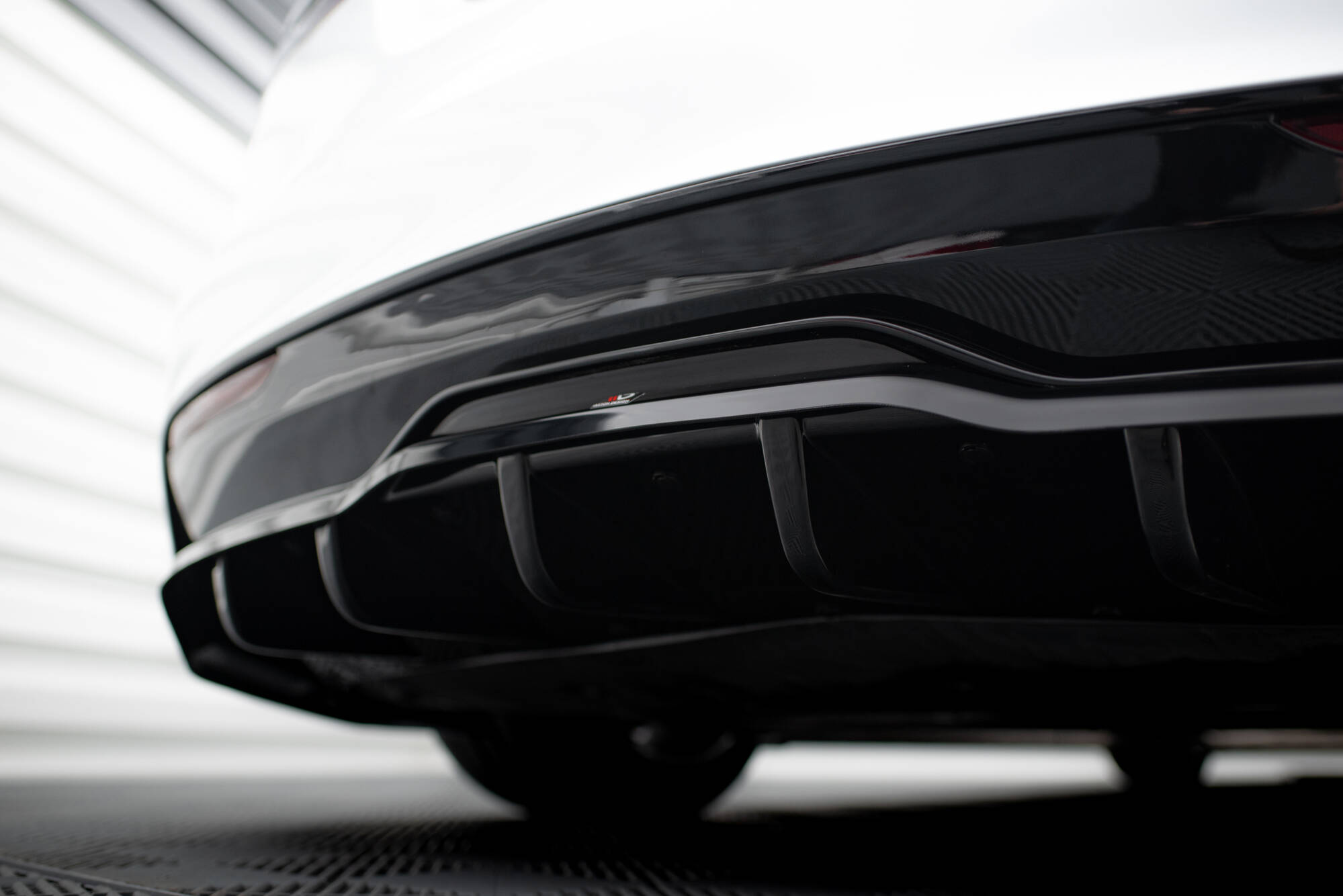 Rear Splitter (with vertical bars) V.1 Tesla Model S Plaid Mk1 Facelift - Image 4
