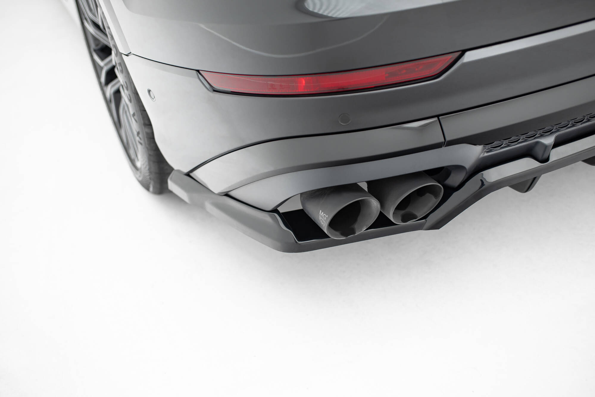 Rear Splitter (with vertical bars) V.2 Audi SQ8 / Q8 S-Line Mk1 Facelift - Image 3