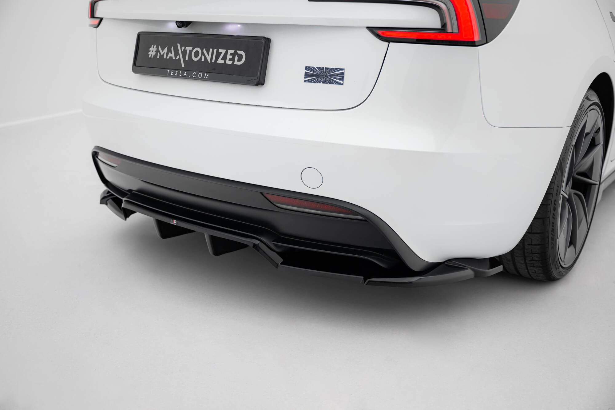 Rear Splitter (with vertical bars) V.2 Tesla Model 3 Performance Mk1 Facelift - Image 2