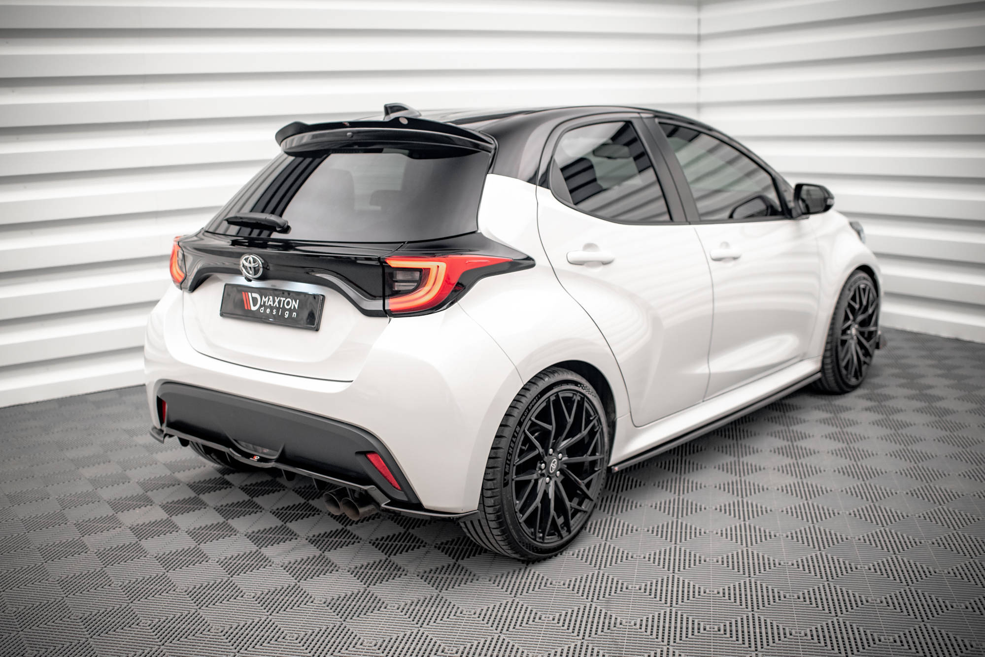 Rear Splitter (with vertical bars) V.2 Toyota Yaris Mk4 - Image 2